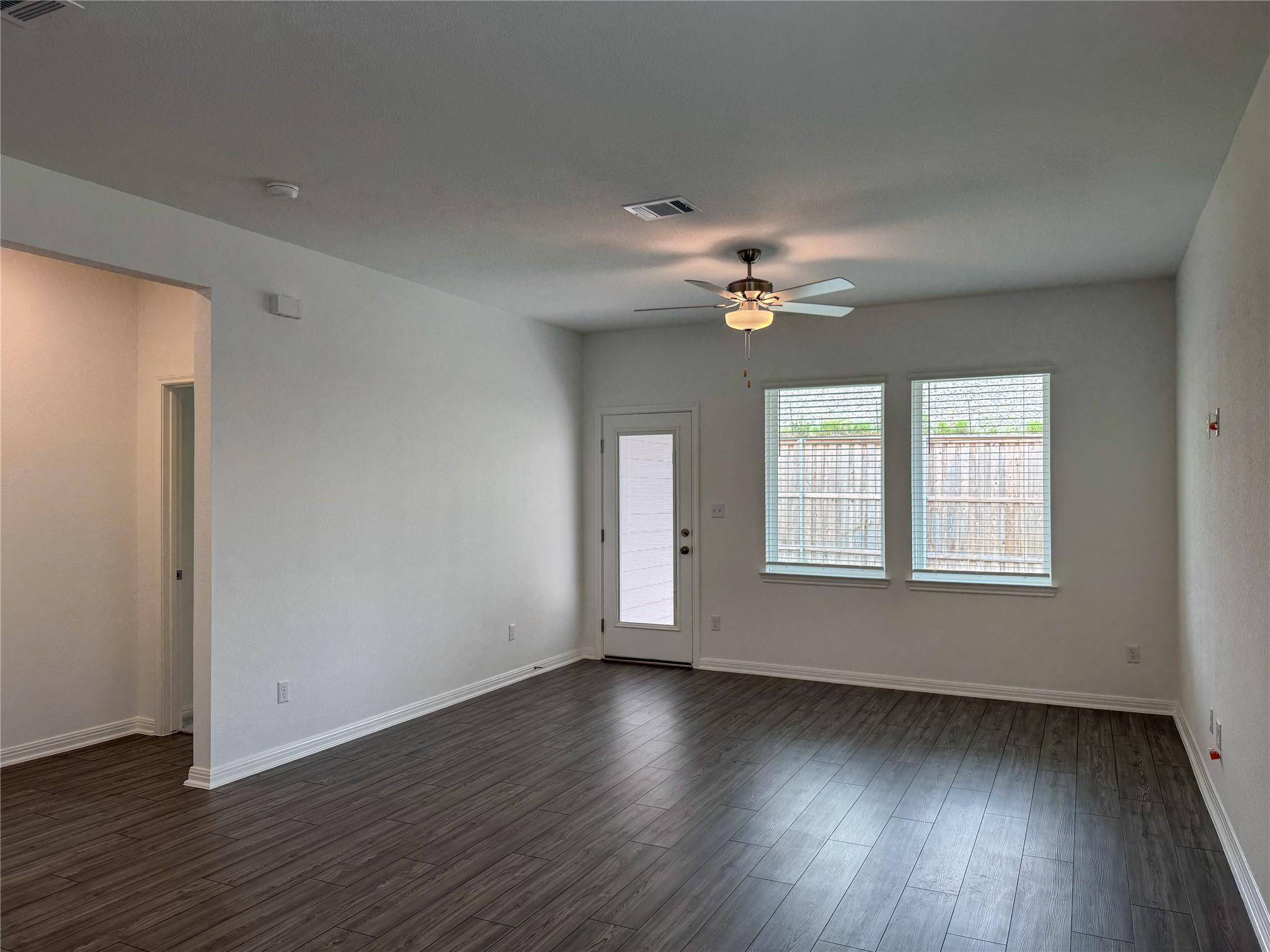 211 Mad Pupper DR, Buda, TX 78610