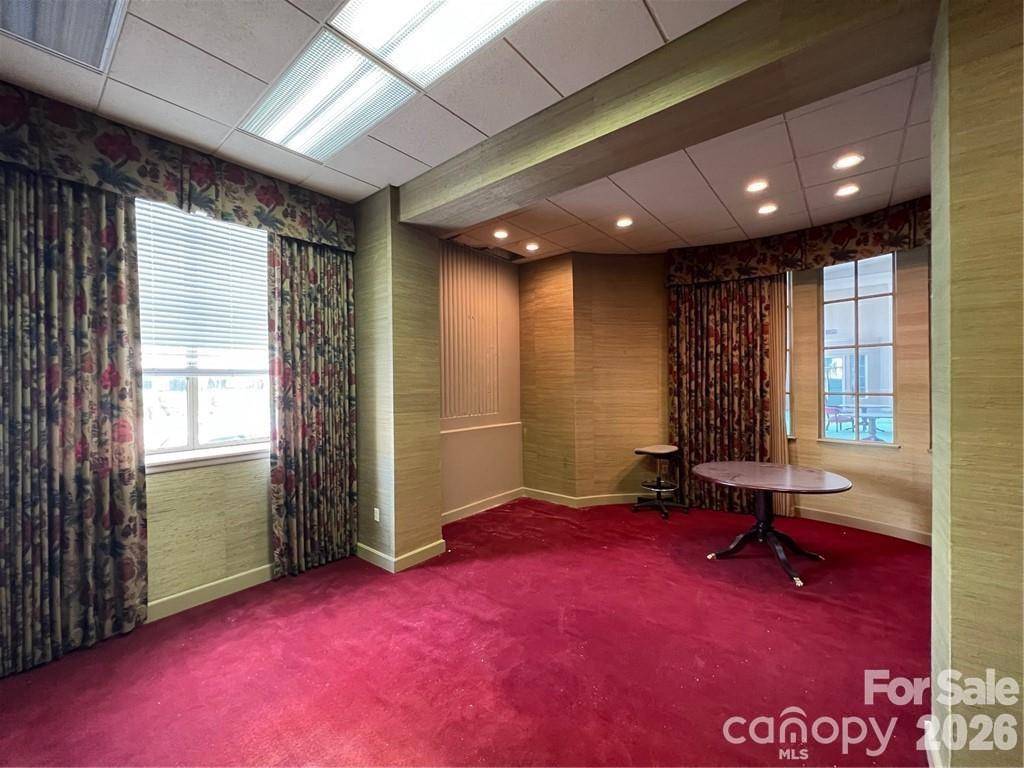 39 2nd ST NW, Hickory, NC 28601
