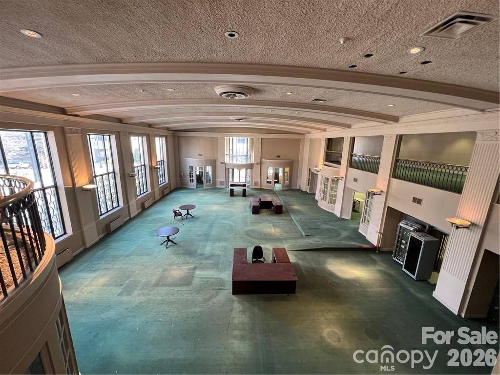 39 2nd ST NW, Hickory, NC 28601