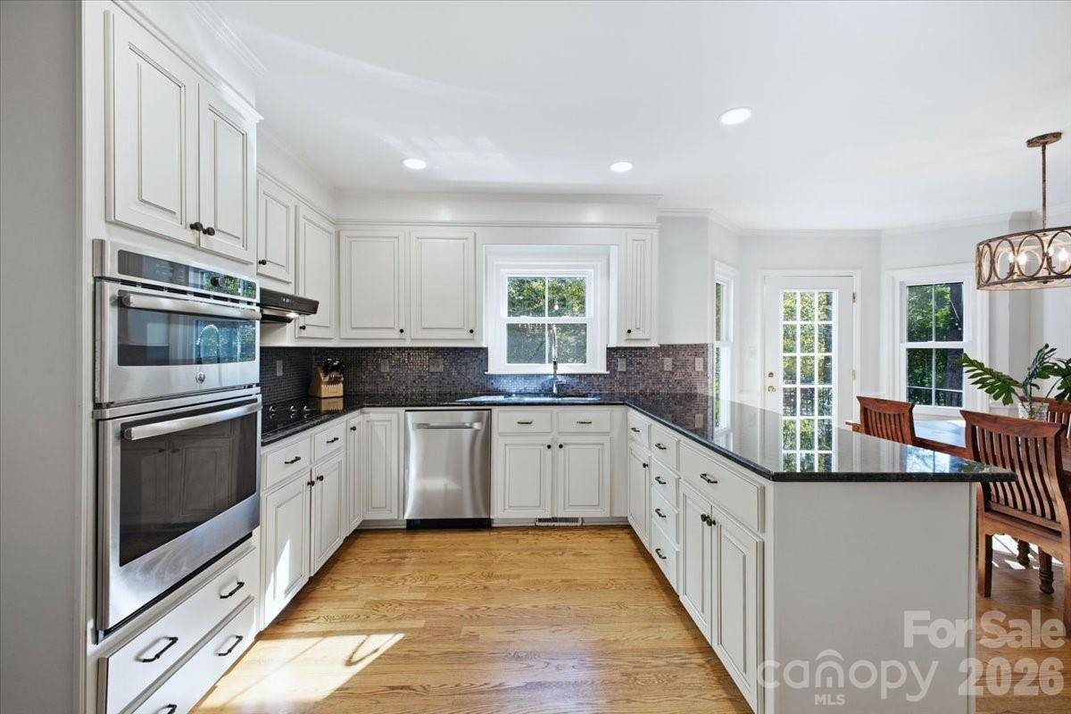 10141 Hanover Glen RD, Charlotte, NC 28210