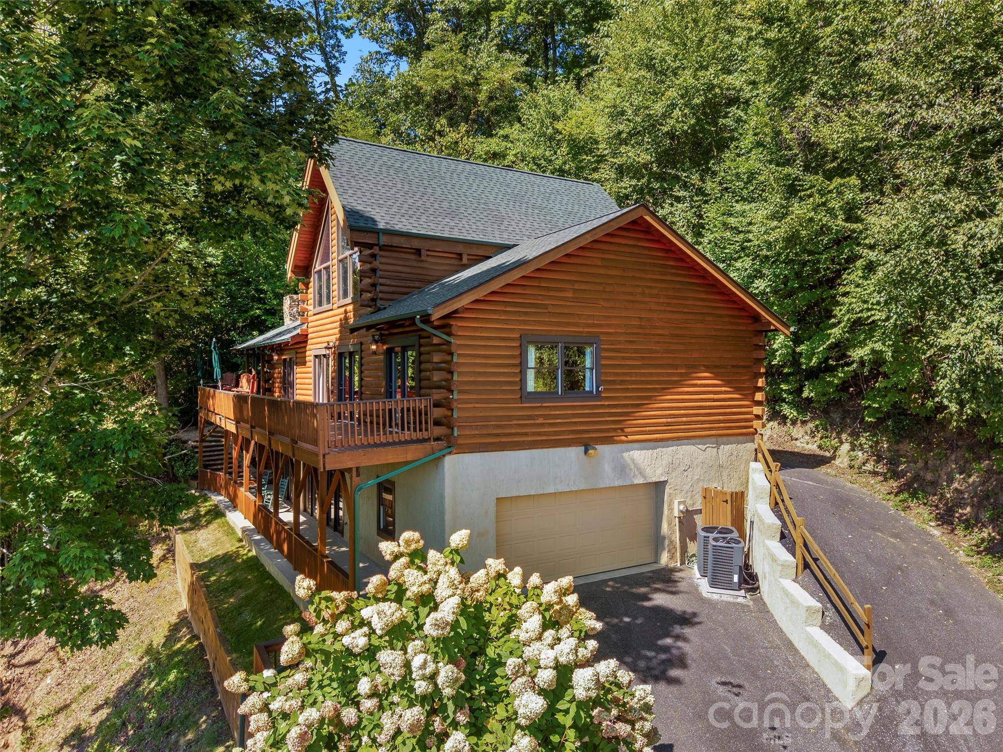 10 Cougar LN, Maggie Valley, NC 28751