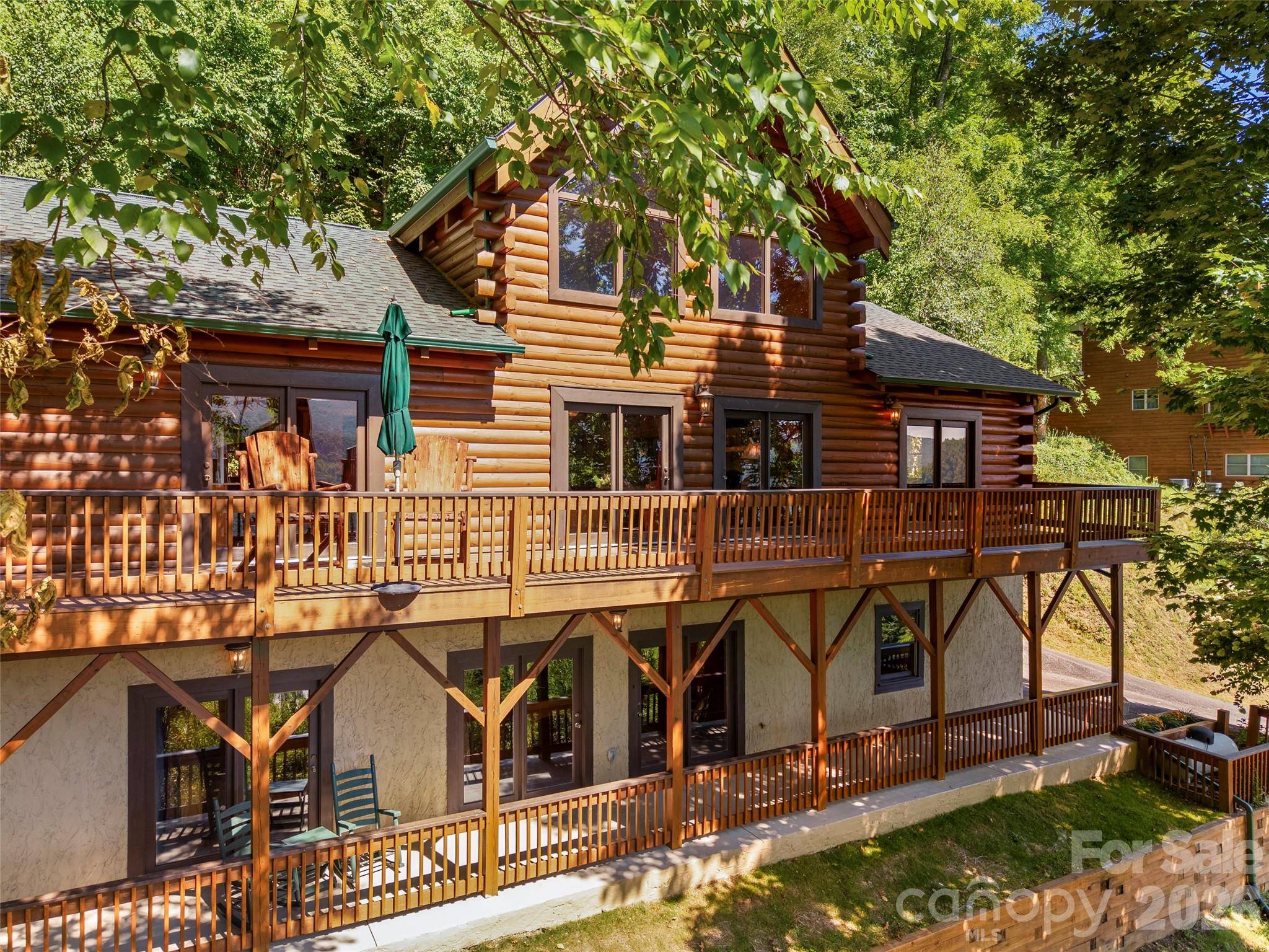 10 Cougar LN, Maggie Valley, NC 28751