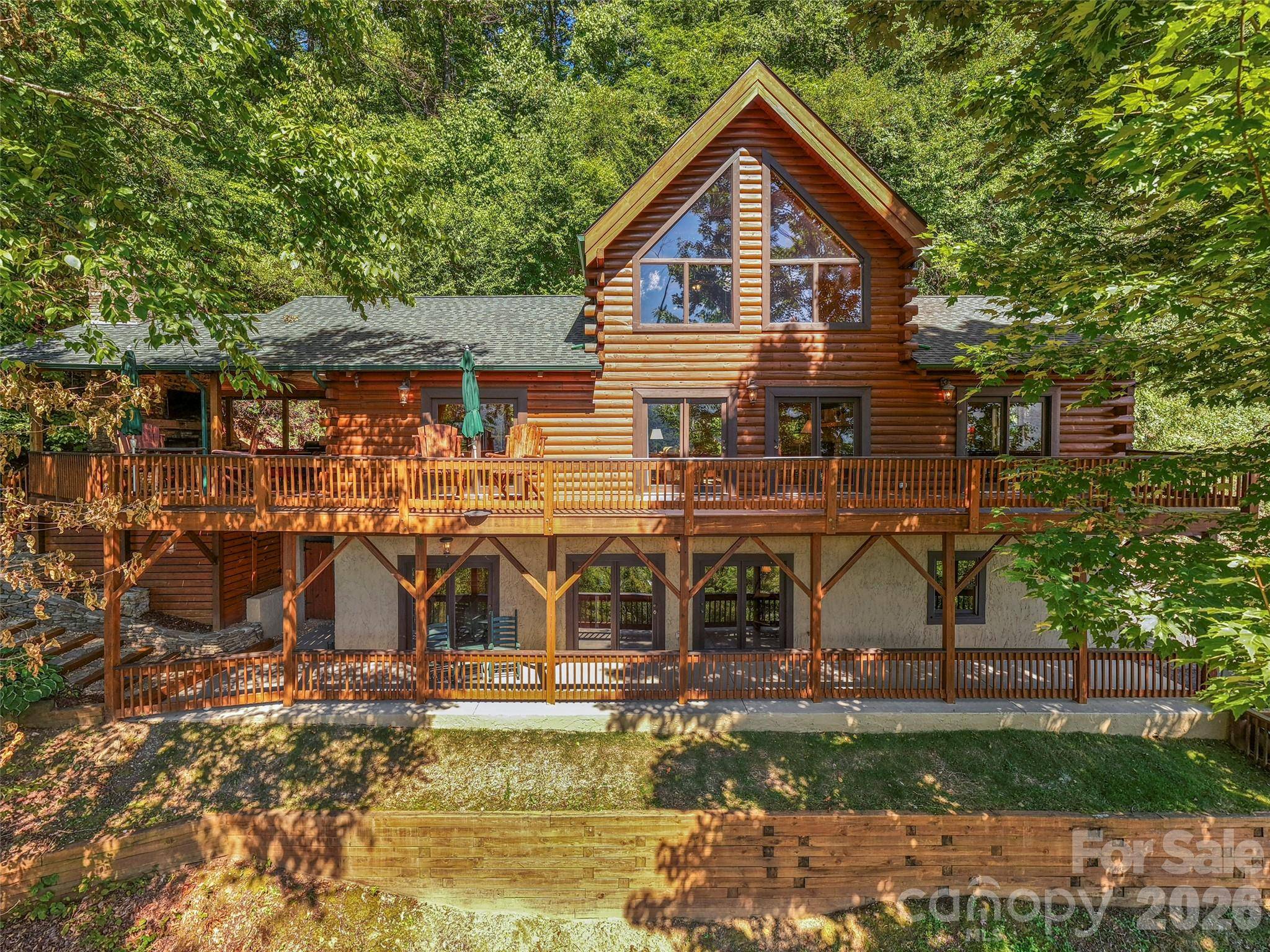 10 Cougar LN, Maggie Valley, NC 28751
