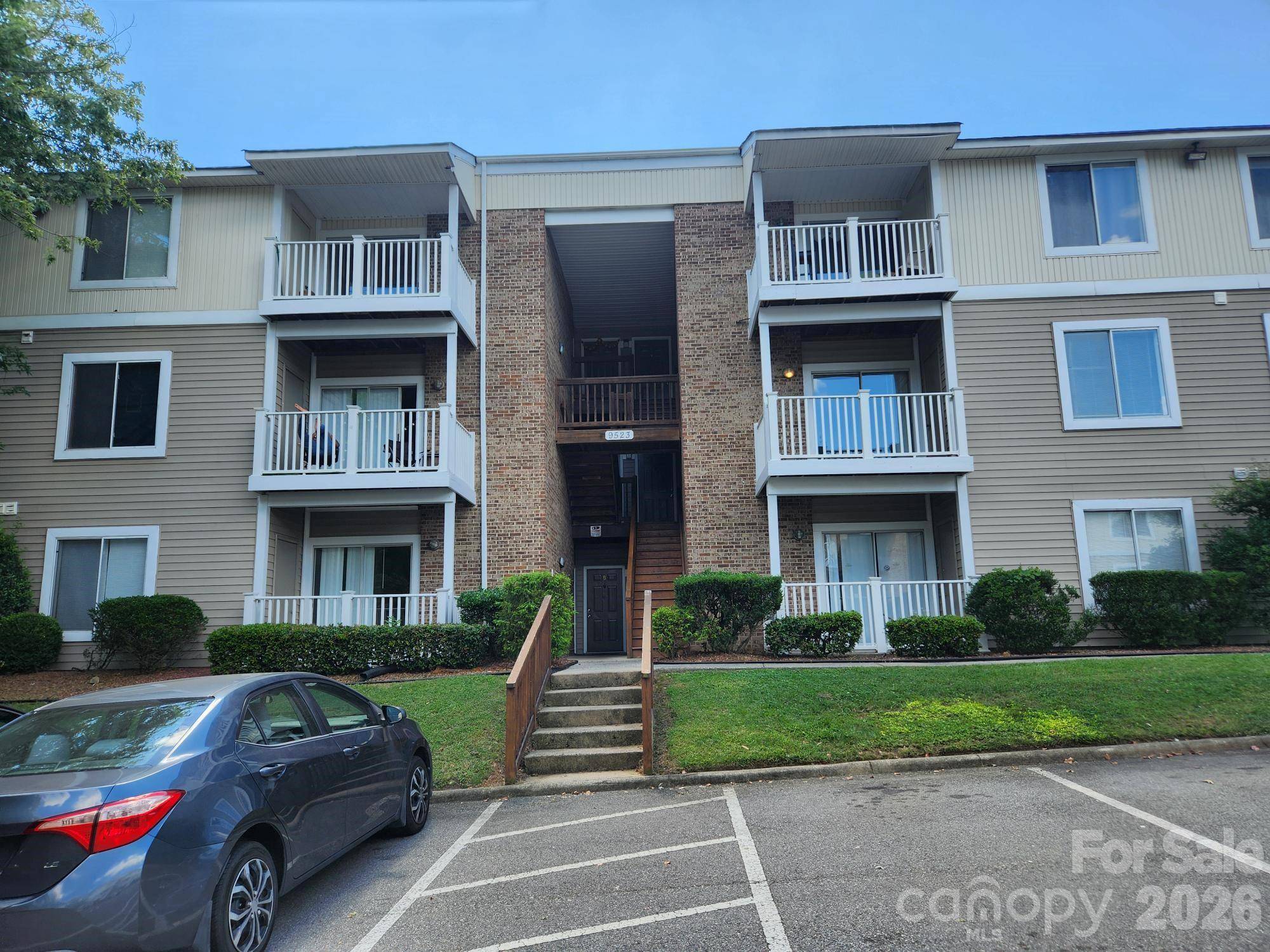 9523 University Terrace DR, Charlotte, NC 28262