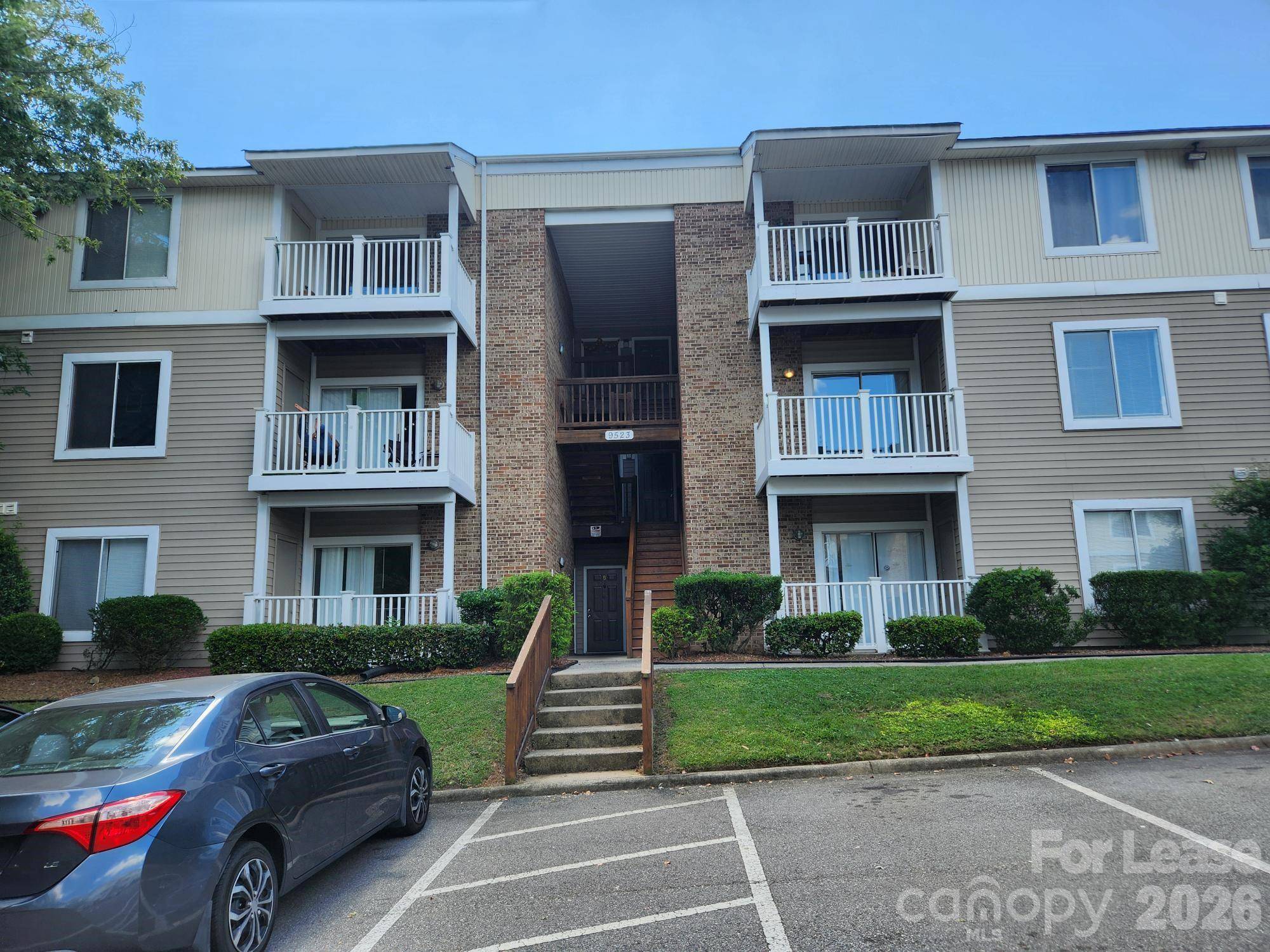 9523 University Terrace DR, Charlotte, NC 28262