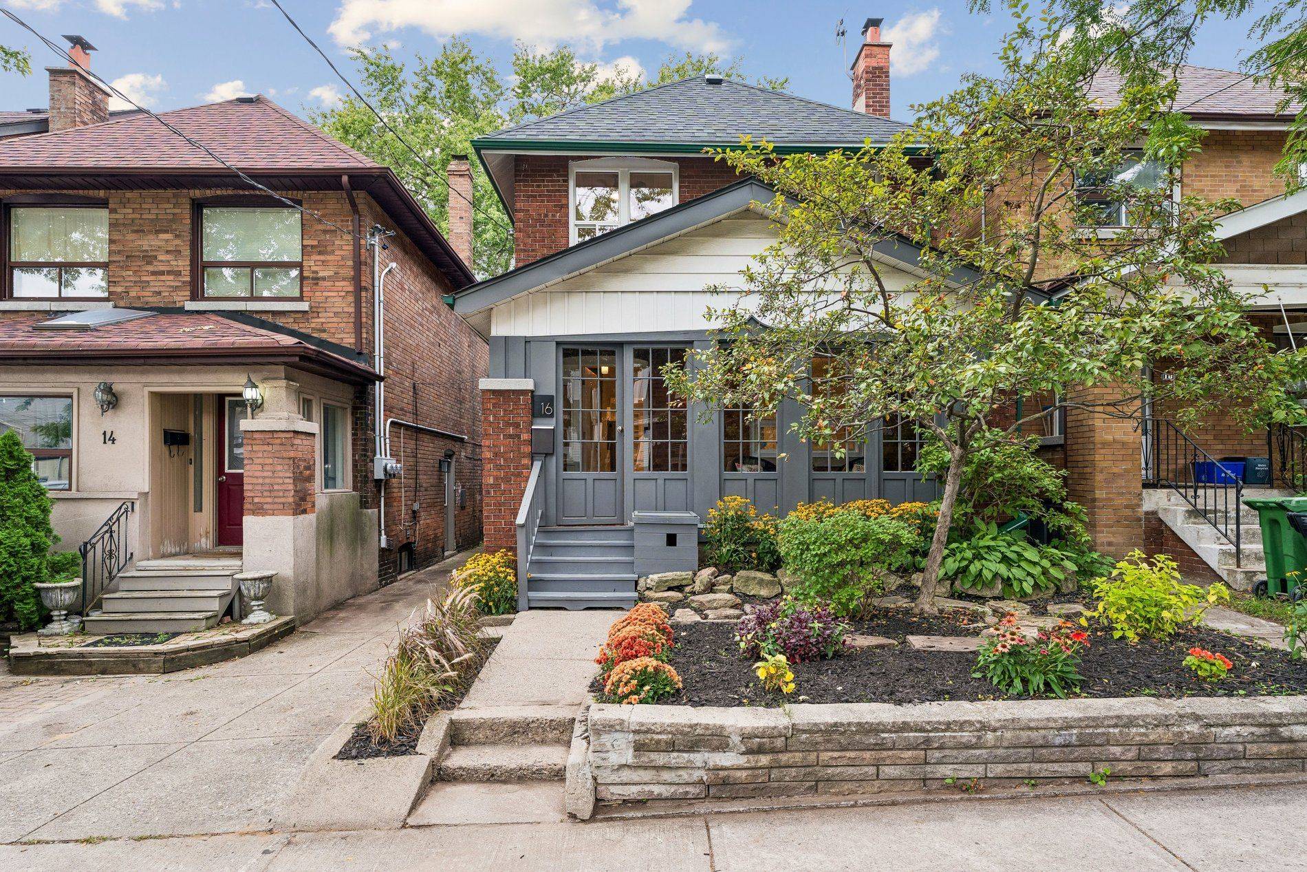 16 Glebemount AVE, Toronto E03, ON M4C 3R3