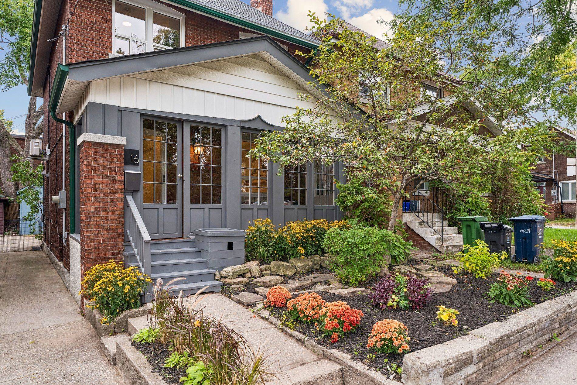 16 Glebemount AVE, Toronto E03, ON M4C 3R3