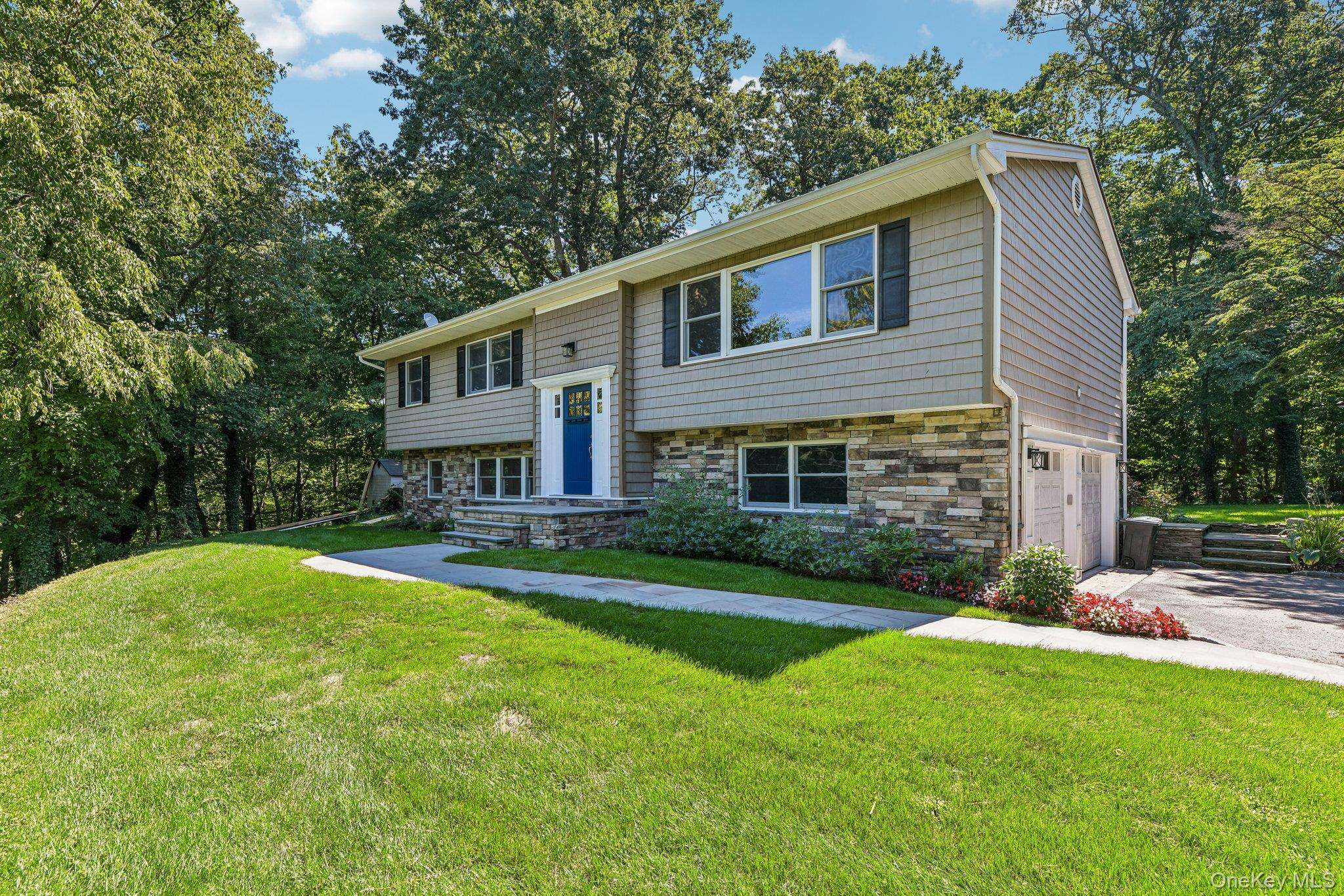 56 Sandy Hollow RD, Northport, NY 11768