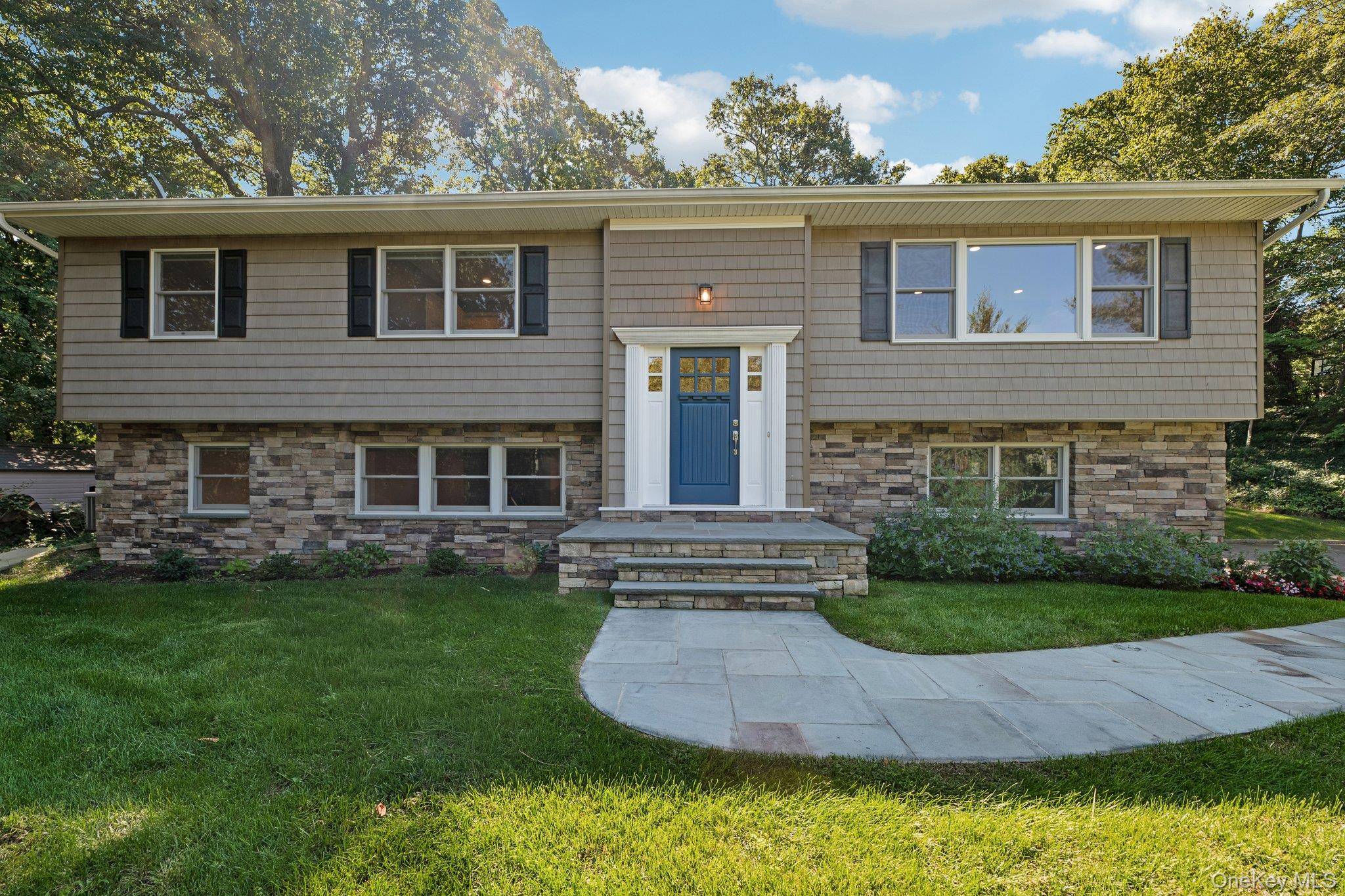 56 Sandy Hollow RD, Northport, NY 11768