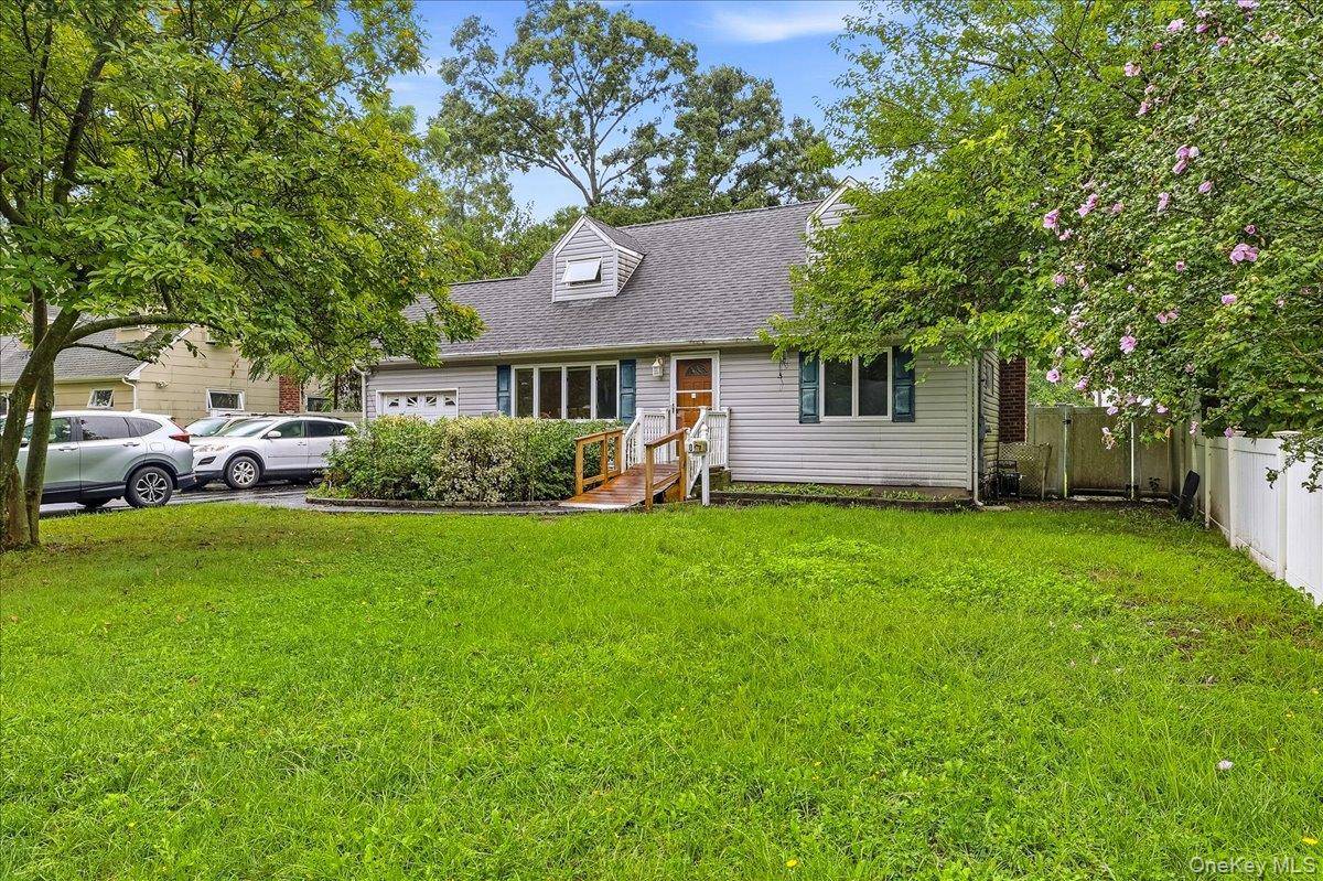 80 Ackerly LN, Ronkonkoma, NY 11779