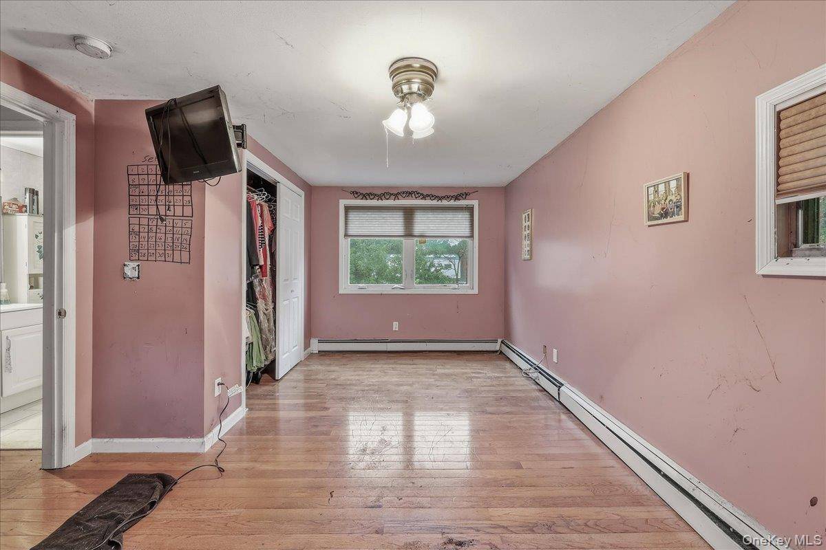 80 Ackerly LN, Ronkonkoma, NY 11779