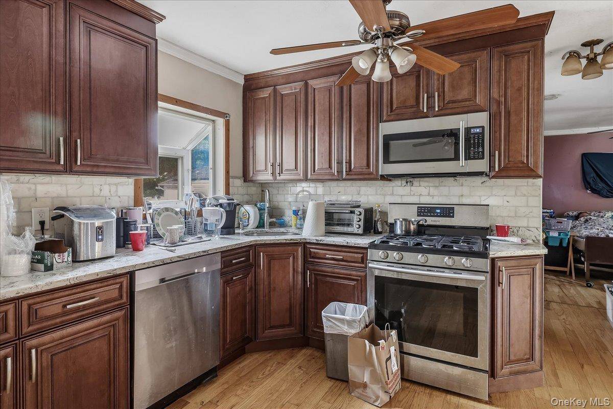 80 Ackerly LN, Ronkonkoma, NY 11779