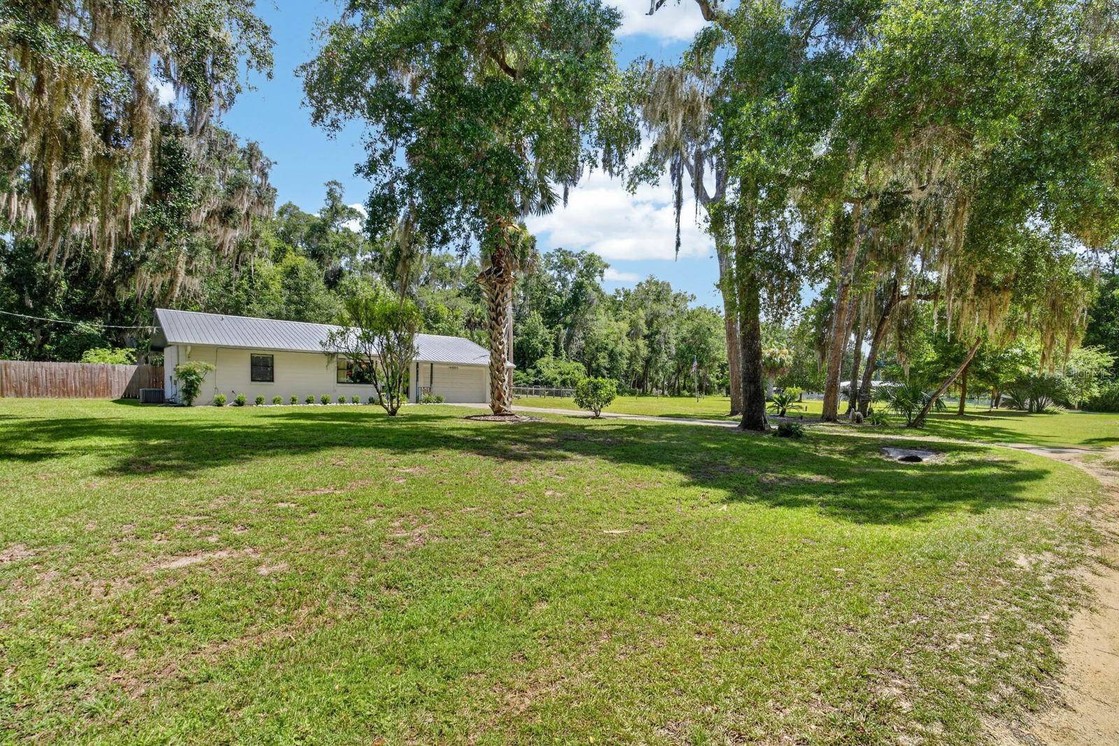 104 WOODCREST AVE, Satsuma, FL 32189
