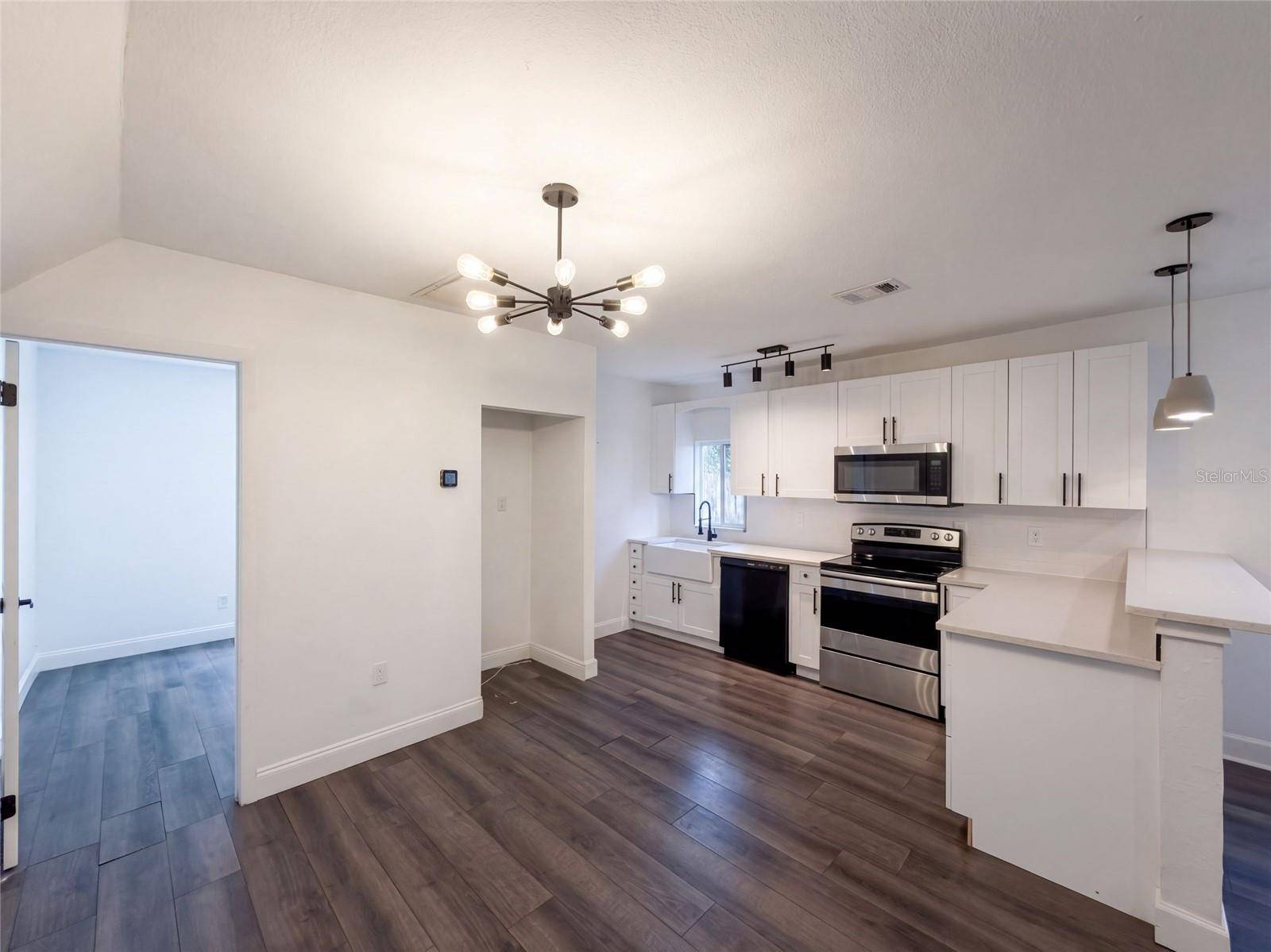 212 W HIAWATHA ST, Tampa, FL 33604