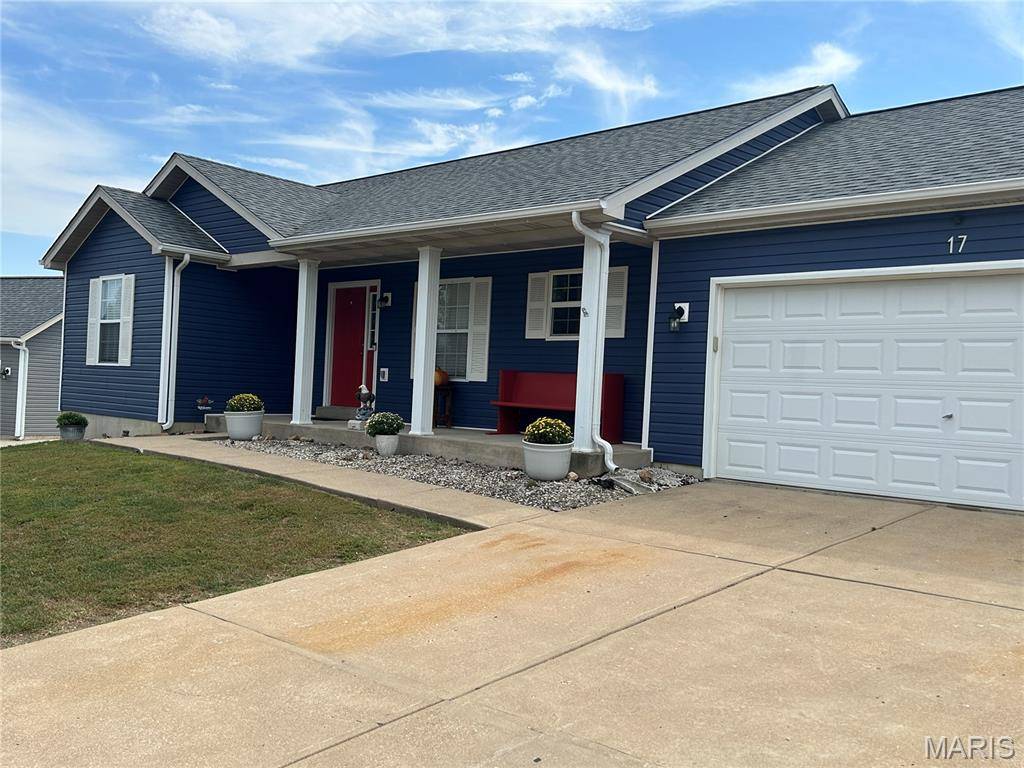 17 Dean Wells CT, Warrenton, MO 63383