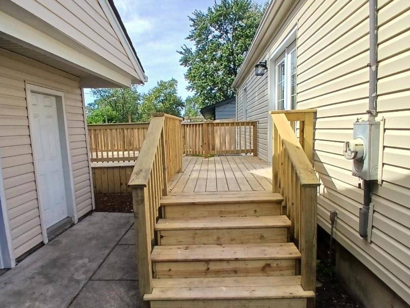 2402 E Sauk TRL, Sauk Village, IL 60411