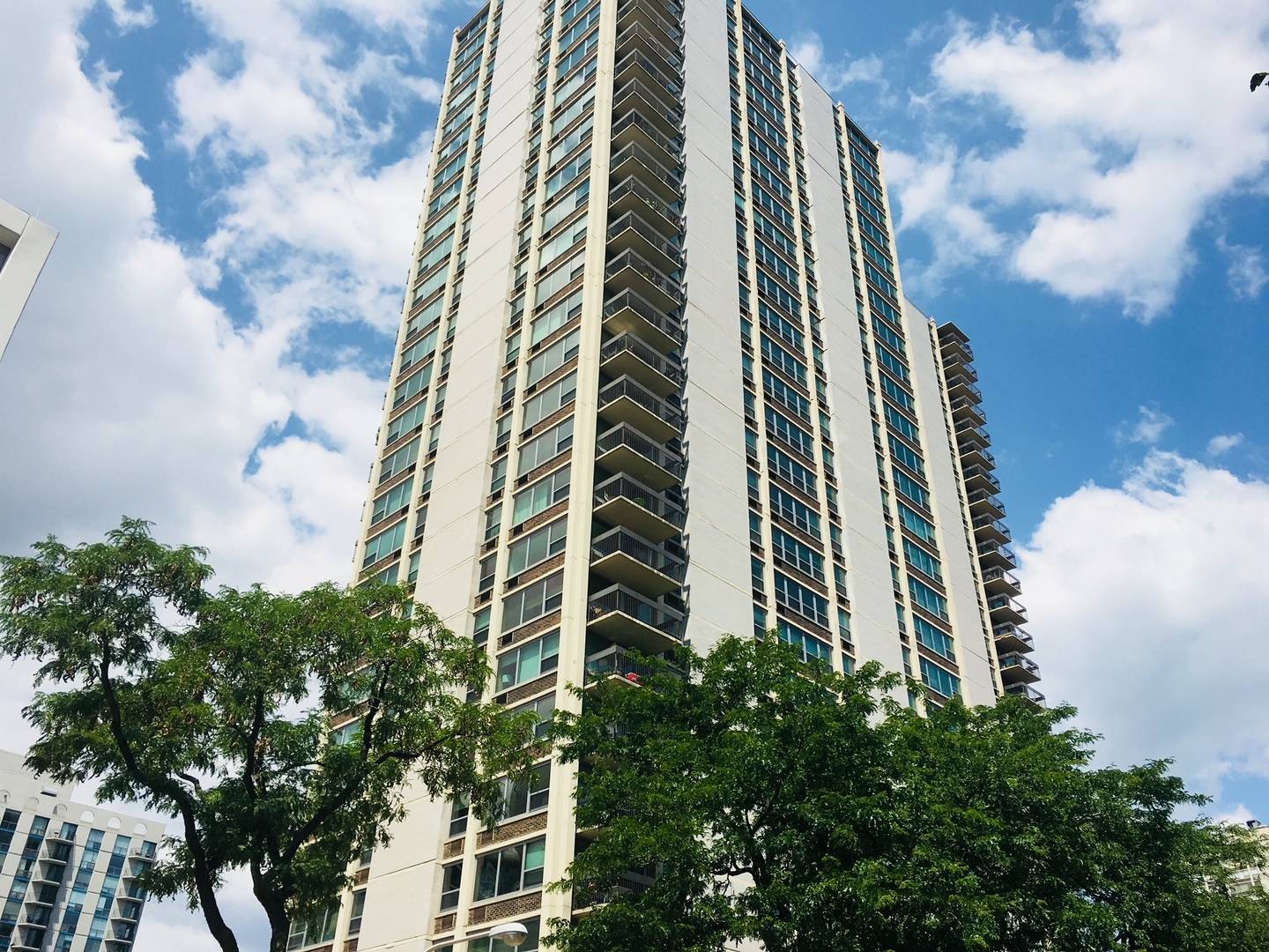 1255 N Sandburg TER N #2403, Chicago, IL 60610