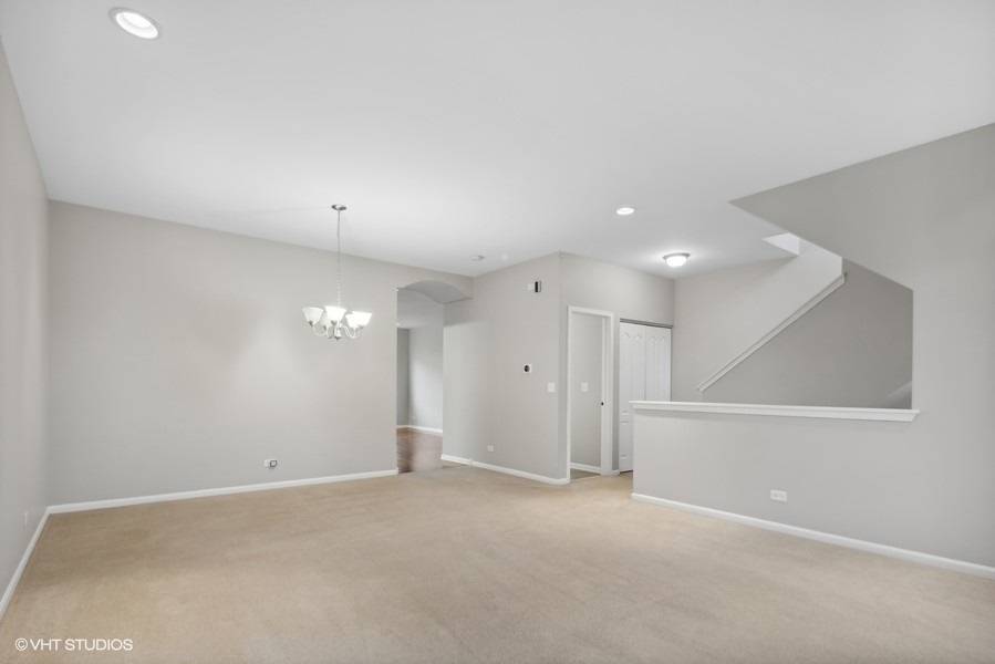 261 Sype DR, Carol Stream, IL 60188
