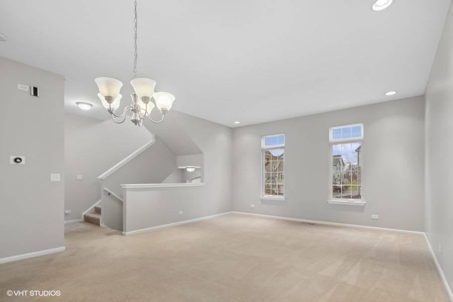 261 Sype DR, Carol Stream, IL 60188