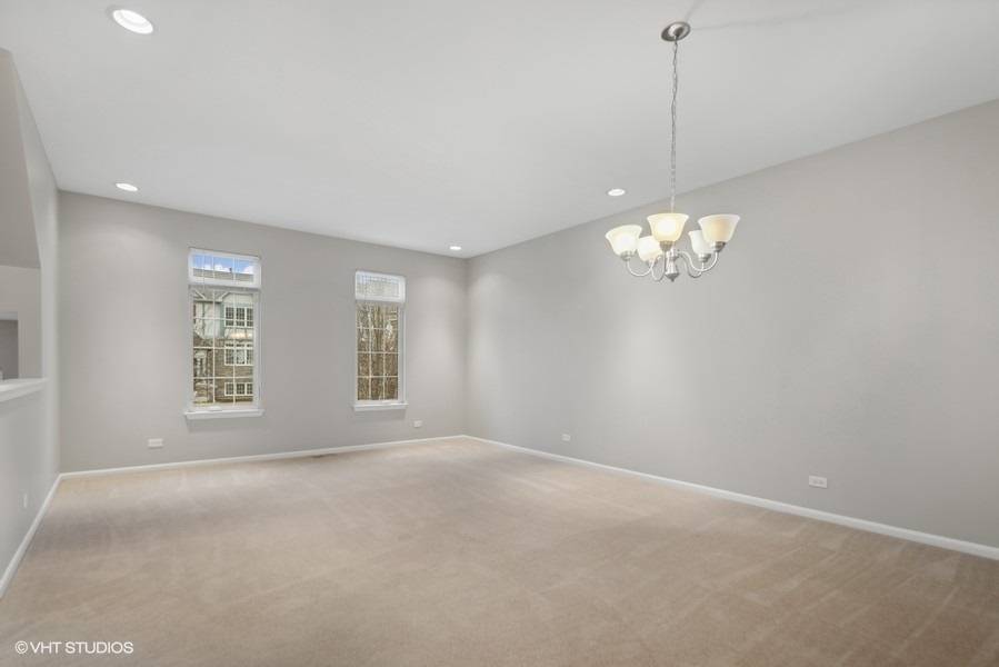 261 Sype DR, Carol Stream, IL 60188