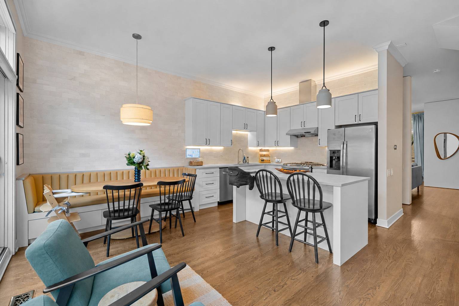1051 W Lill AVE, Chicago, IL 60614
