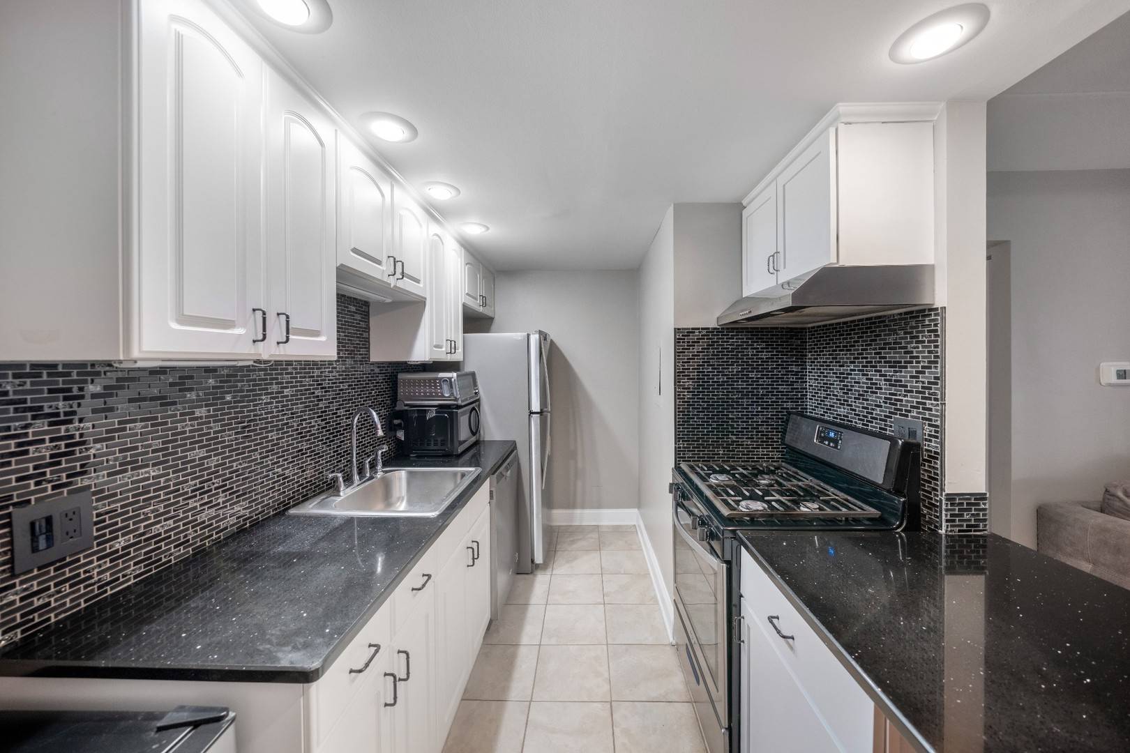1460 Fairlane DR #312, Schaumburg, IL 60193