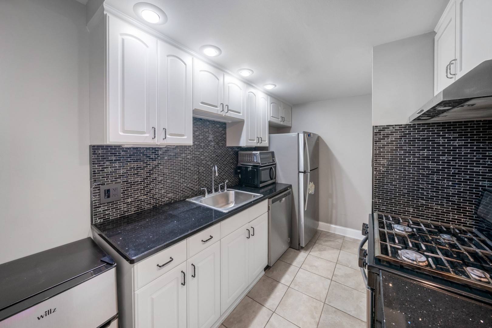 1460 Fairlane DR #312, Schaumburg, IL 60193