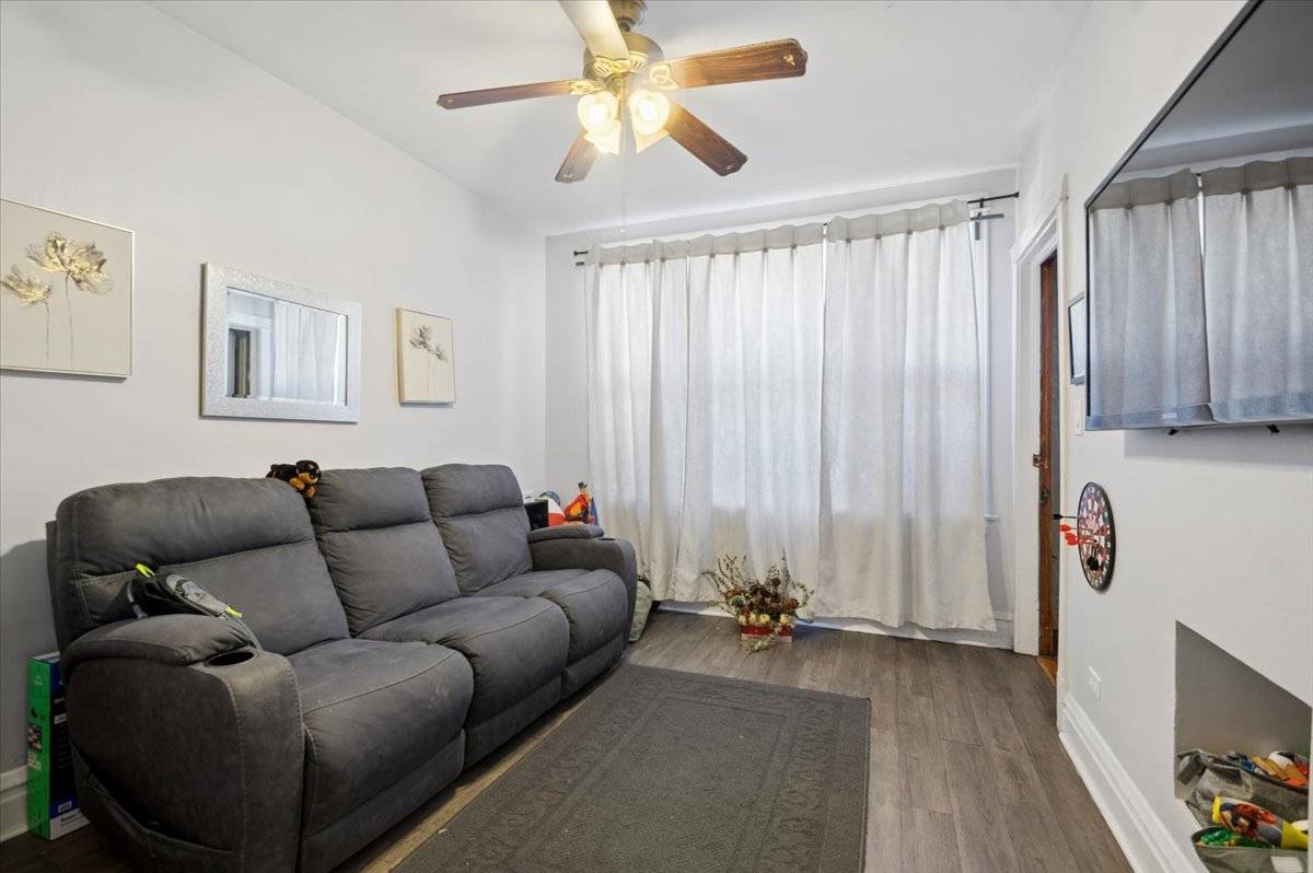 4435 S Campbell AVE, Chicago, IL 60632
