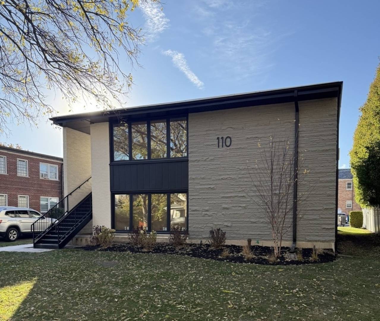 110 N Willow RD #4, Elmhurst, IL 60126