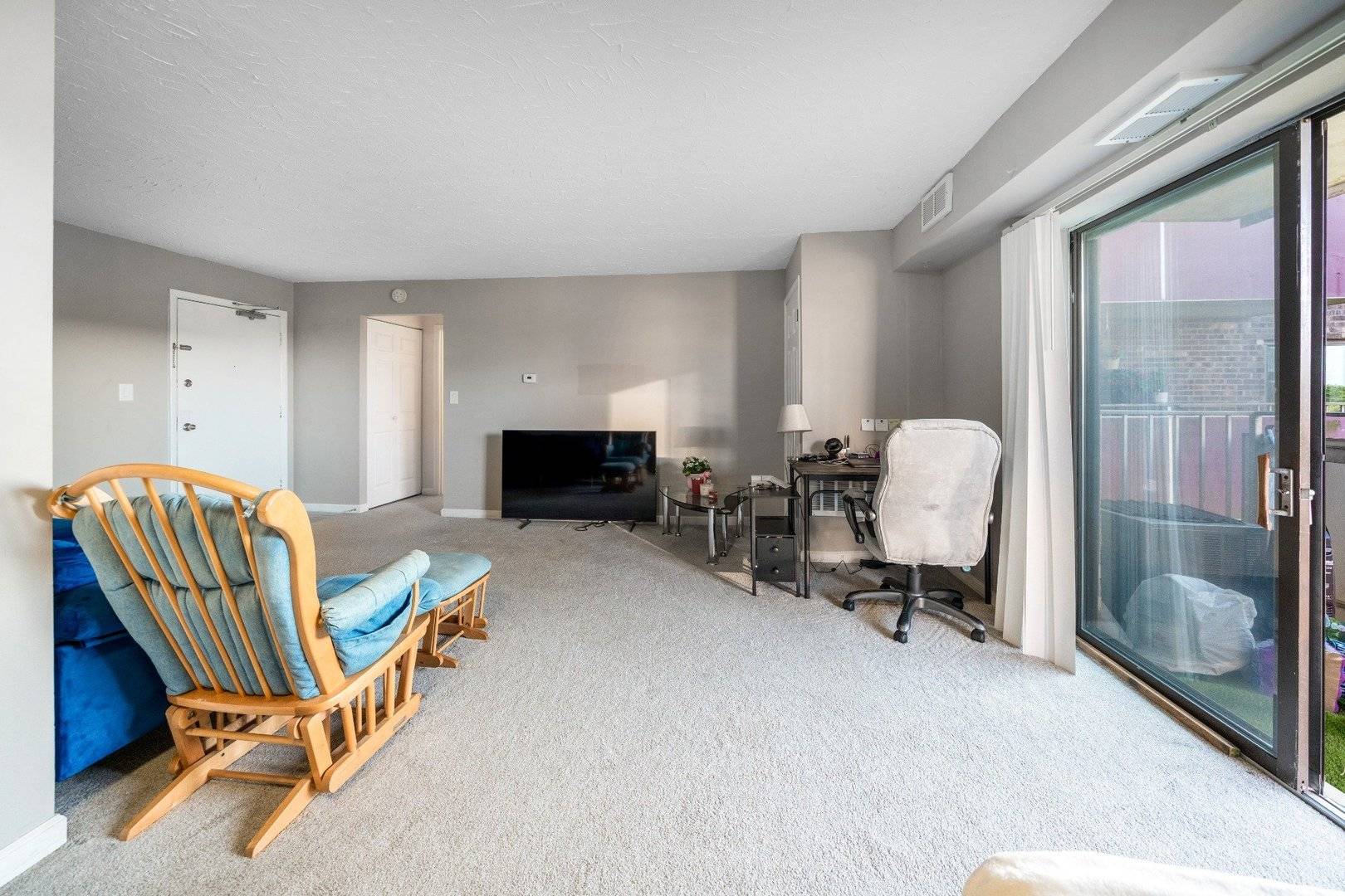 1460 Fairlane DR #307, Schaumburg, IL 60193