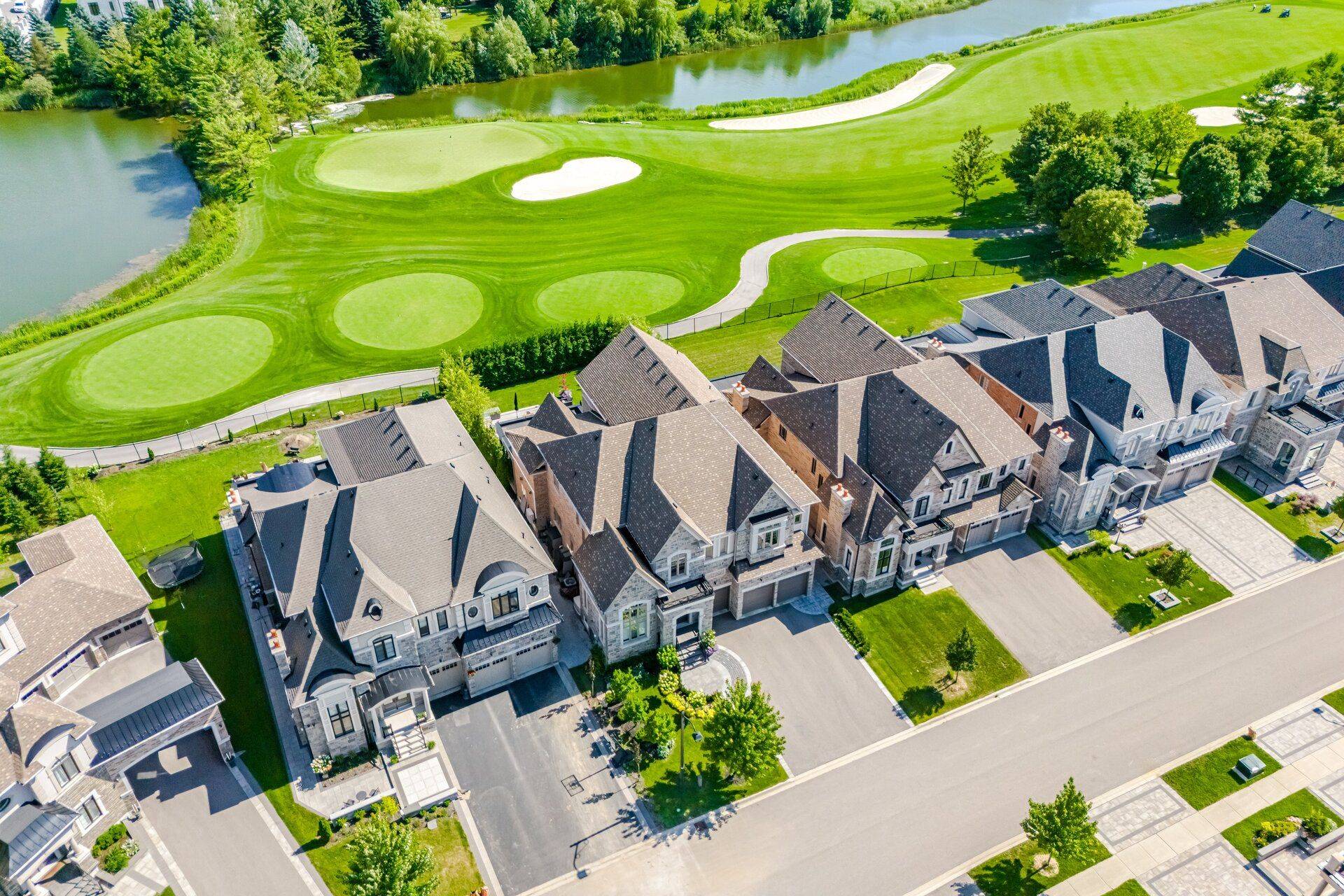 316 Touch Gold CRES, Aurora, ON L4G 3X5
