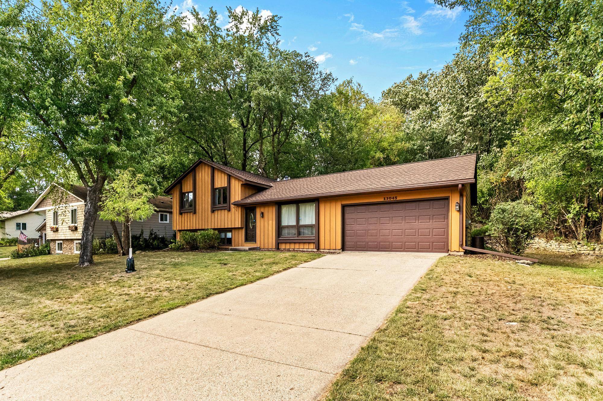 13045 Eveleth AVE, Apple Valley, MN 55124