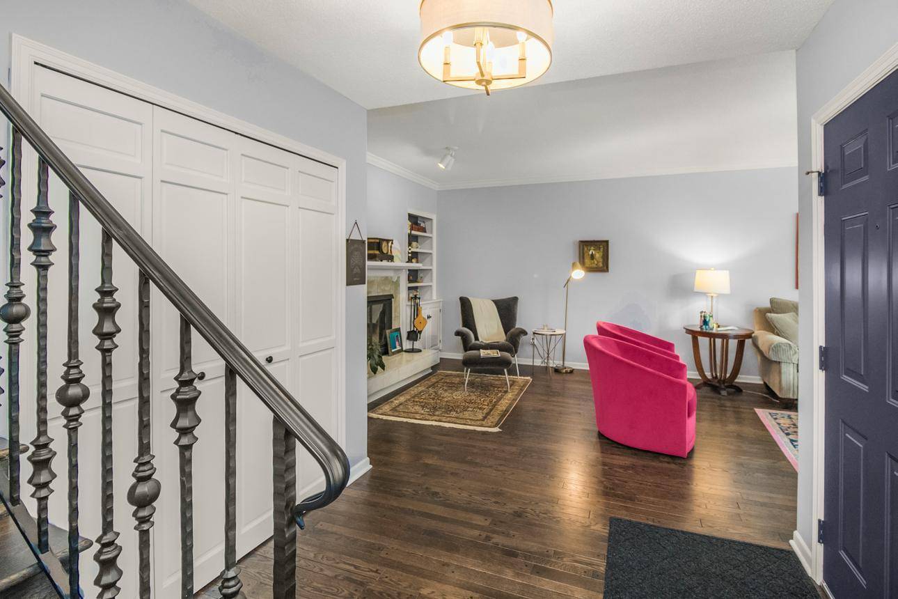 719 Summit AVE, Saint Paul, MN 55105