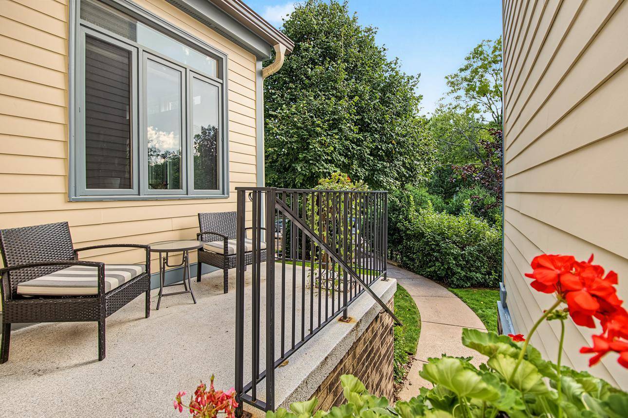 719 Summit AVE, Saint Paul, MN 55105