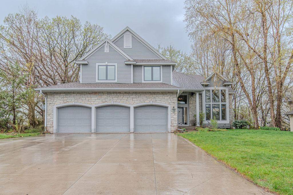 13856 Essex TRL, Apple Valley, MN 55124