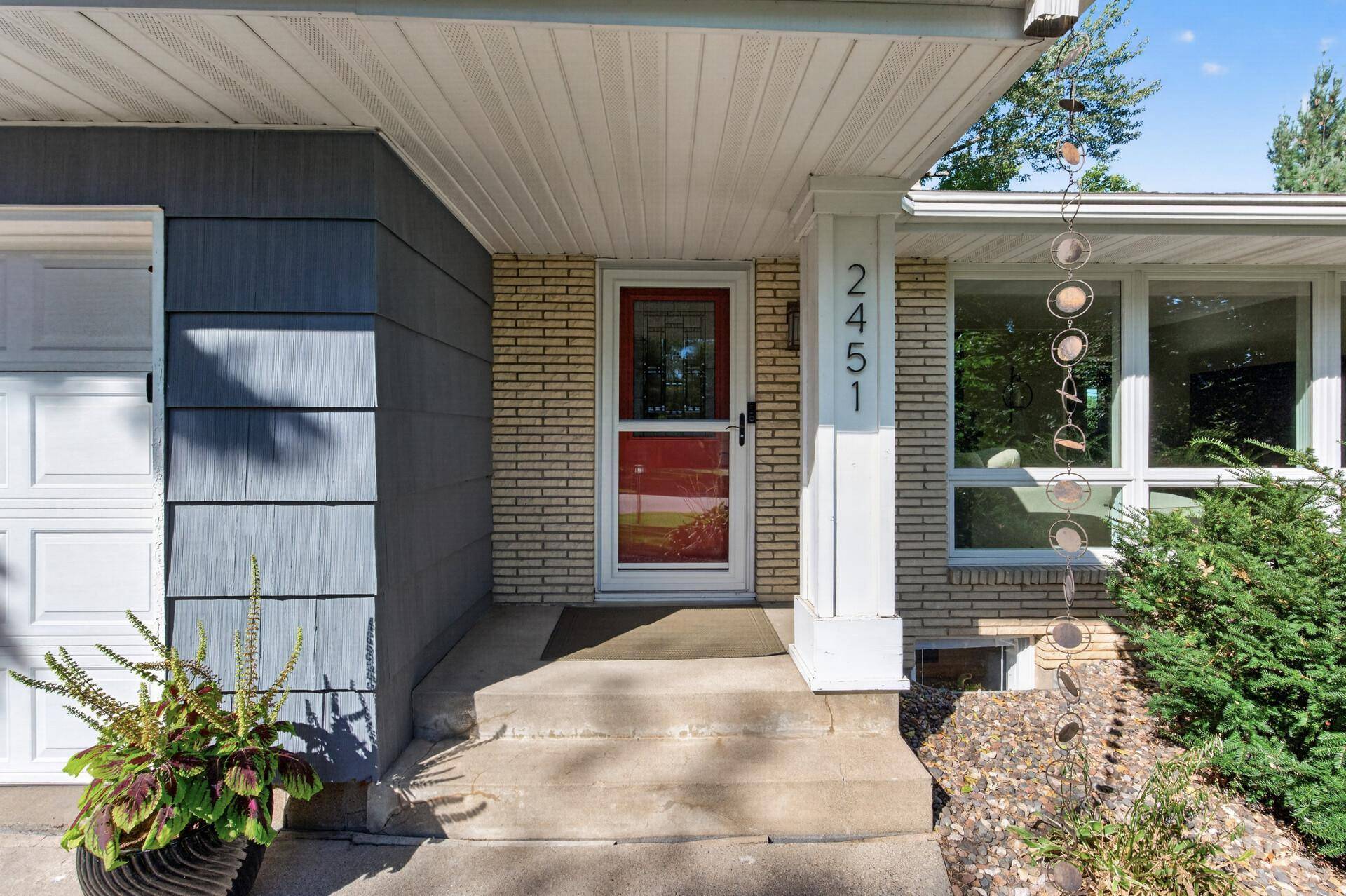 2451 Sheldon ST, Roseville, MN 55113