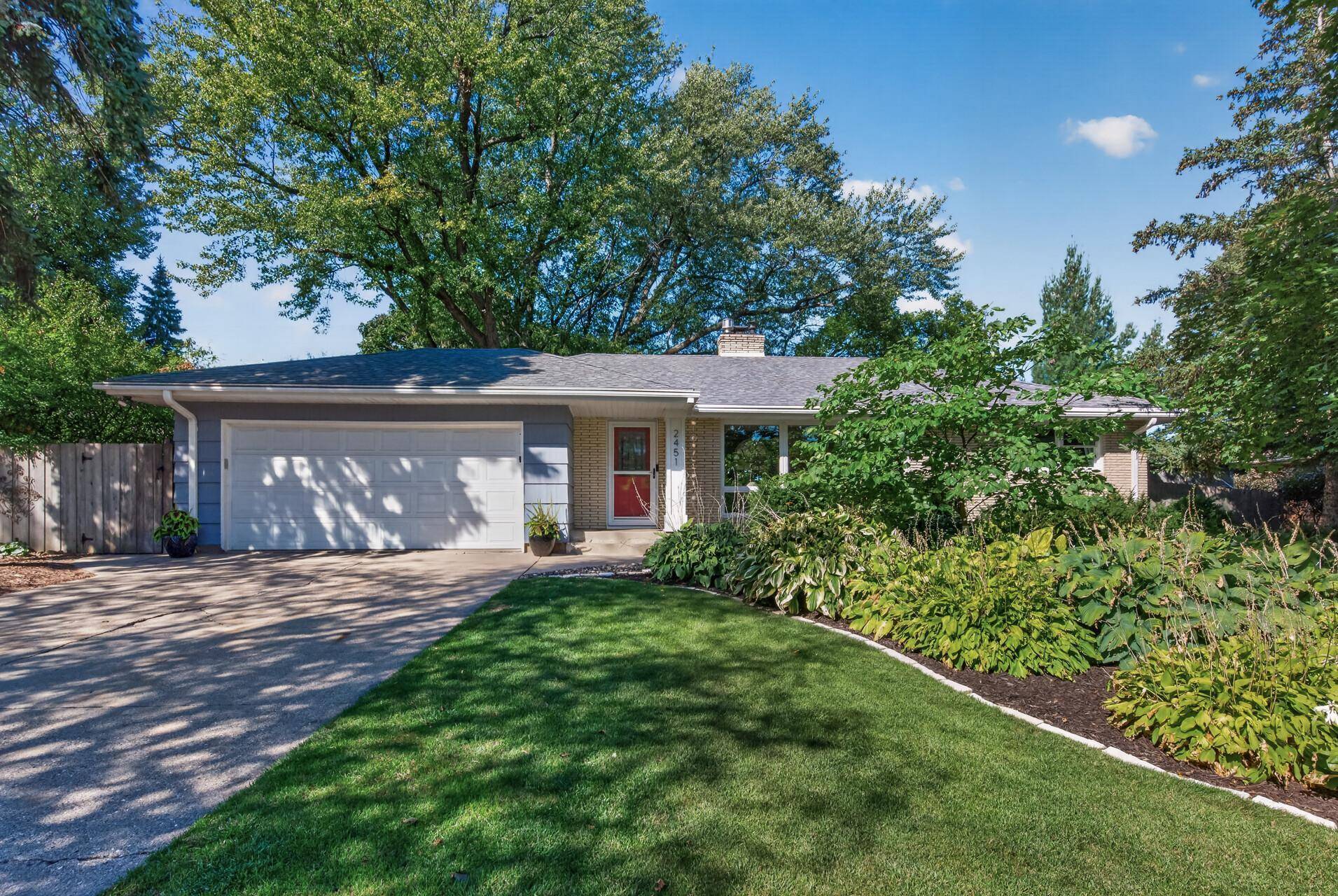 2451 Sheldon ST, Roseville, MN 55113