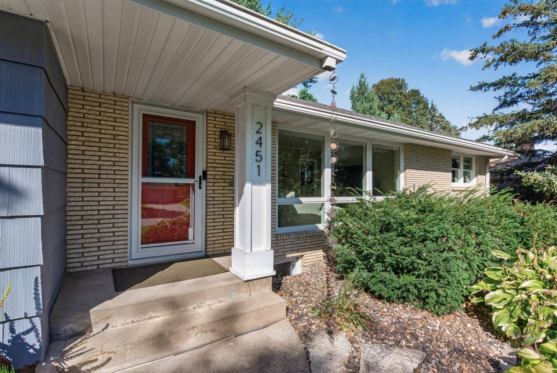 2451 Sheldon ST, Roseville, MN 55113