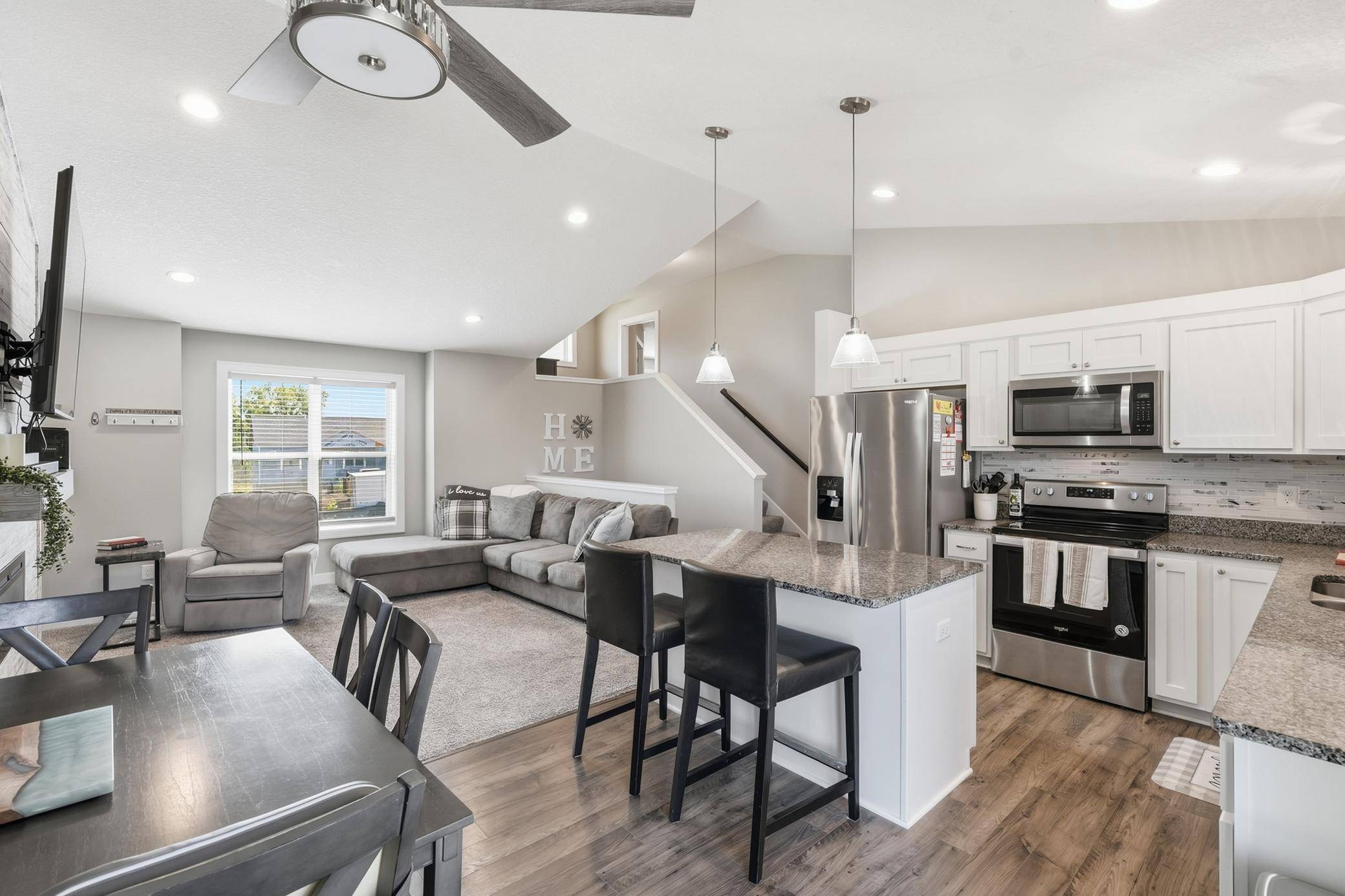 2060 Pleasant DR, Prescott, WI 54021