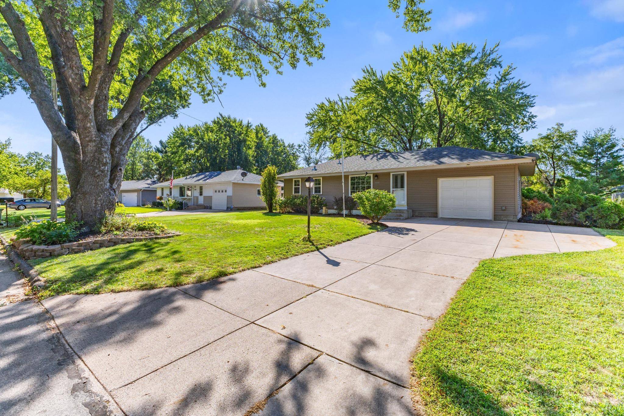 10913 Washington ST NE, Blaine, MN 55434