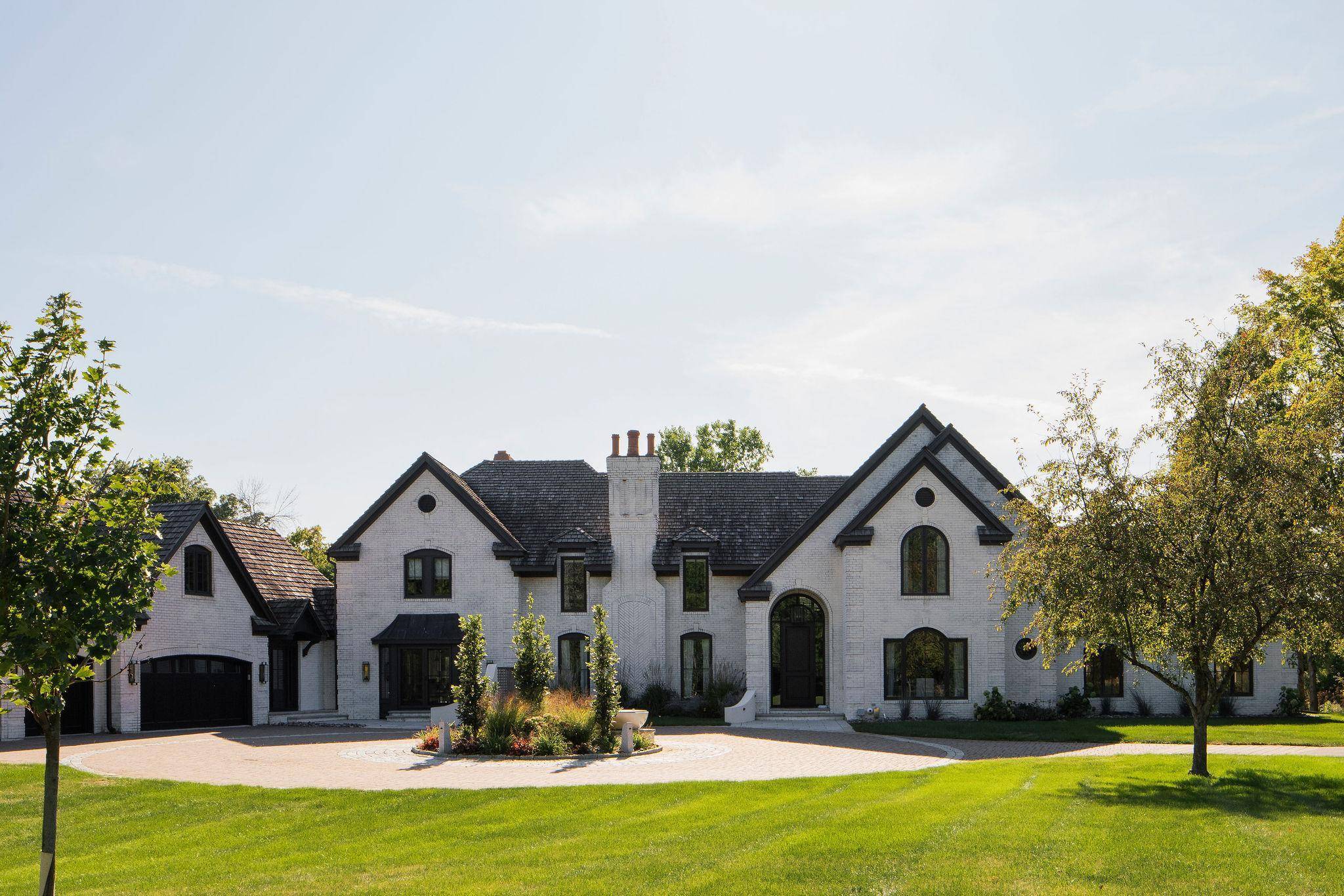 170 Spur CIR, Wayzata, MN 55391