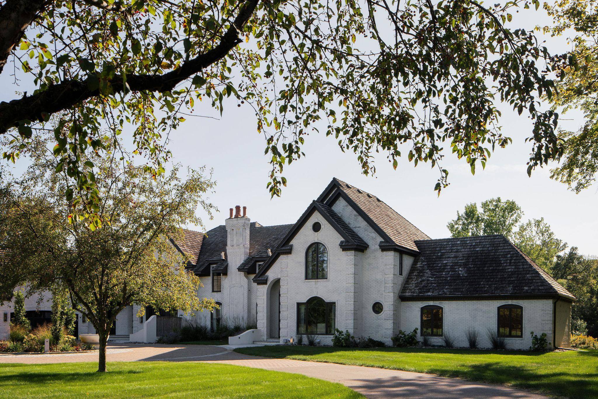 170 Spur CIR, Wayzata, MN 55391