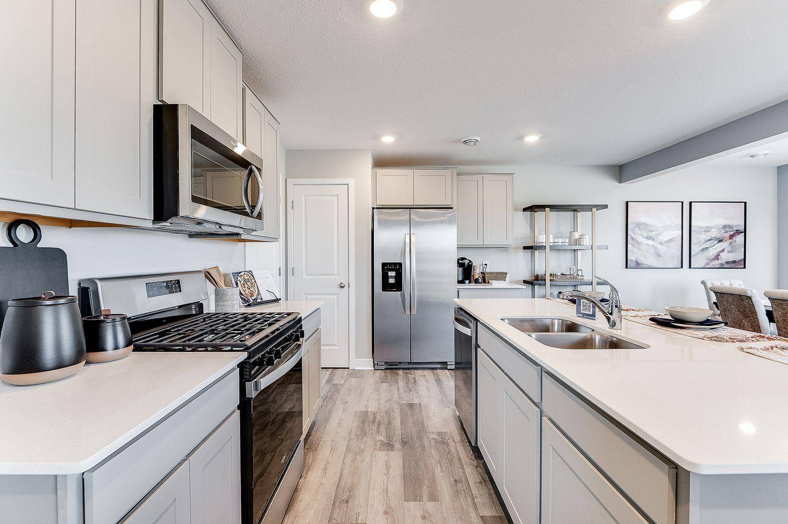 1922 Highview TER, Shakopee, MN 55379