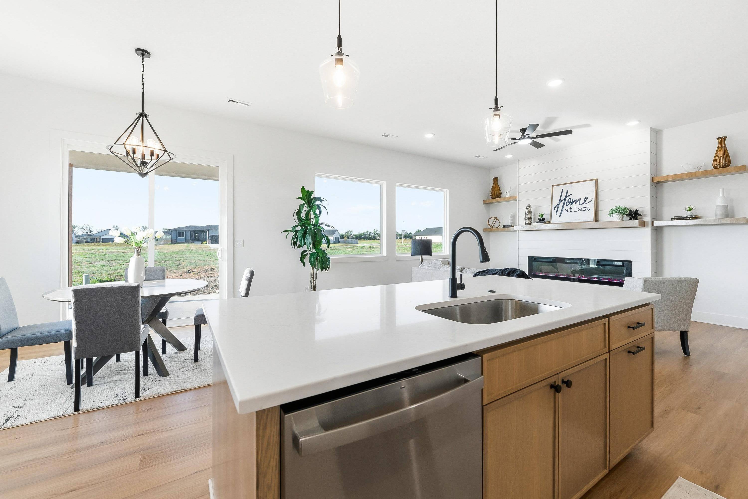 5503 N Toben Ct, Bel Aire, KS 67226