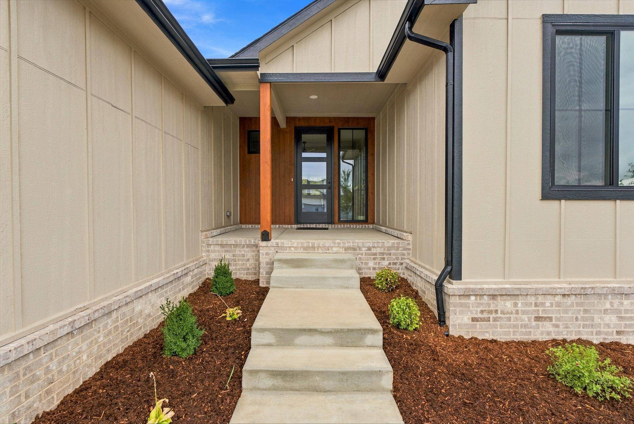 1420 W Cozy Hollow, Goddard, KS 67052