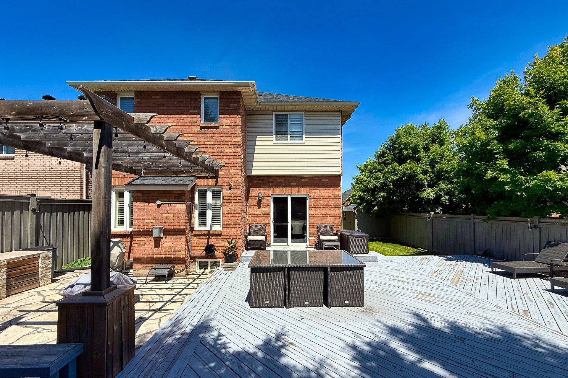 2587 Carberry WAY, Oakville, ON L6M 4R8