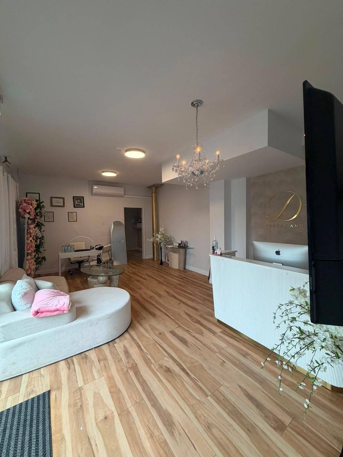 45 Wellington ST N, Hamilton, ON L8R 1M9