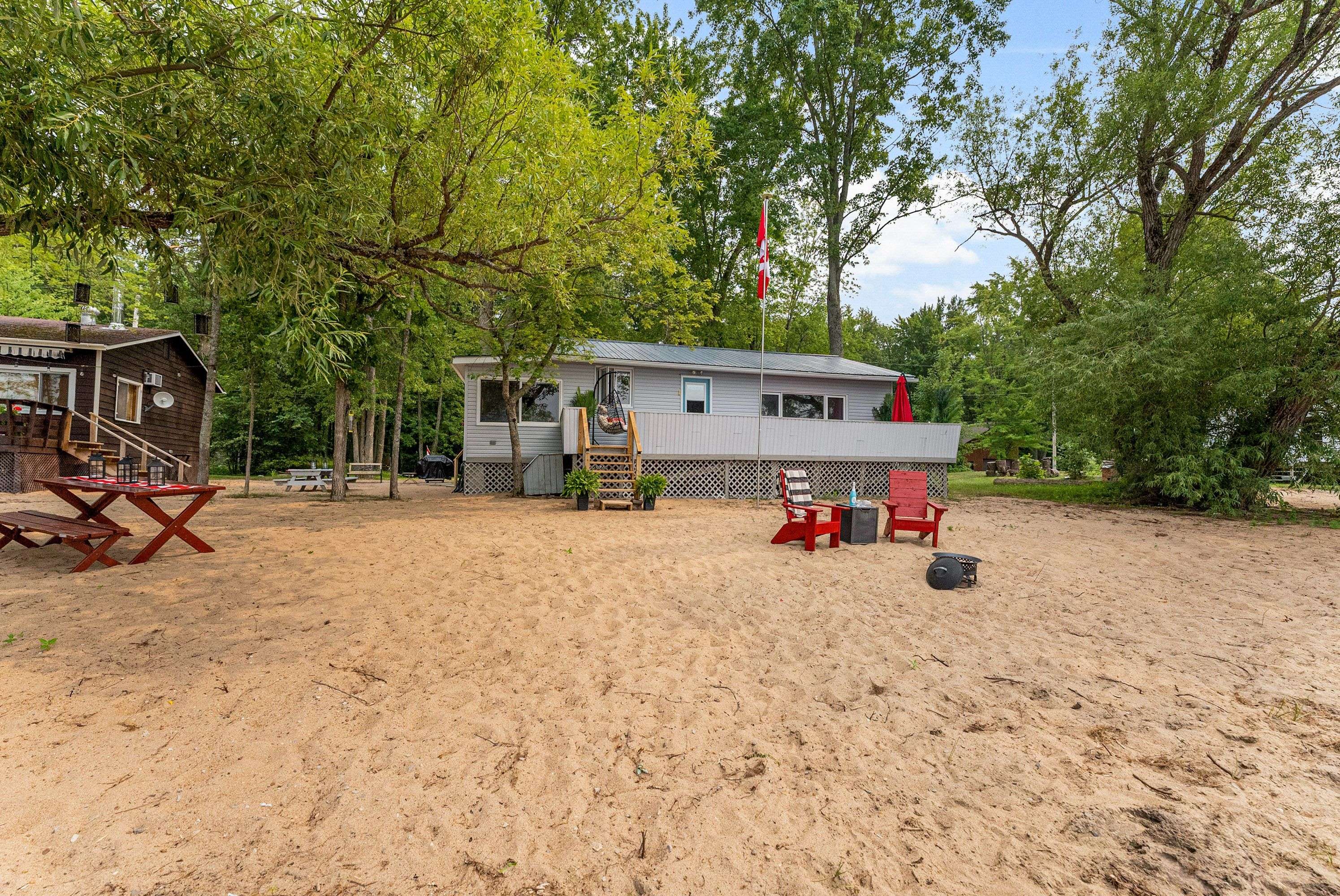391 Leavoy LN, Horton, ON K7V 3Z8