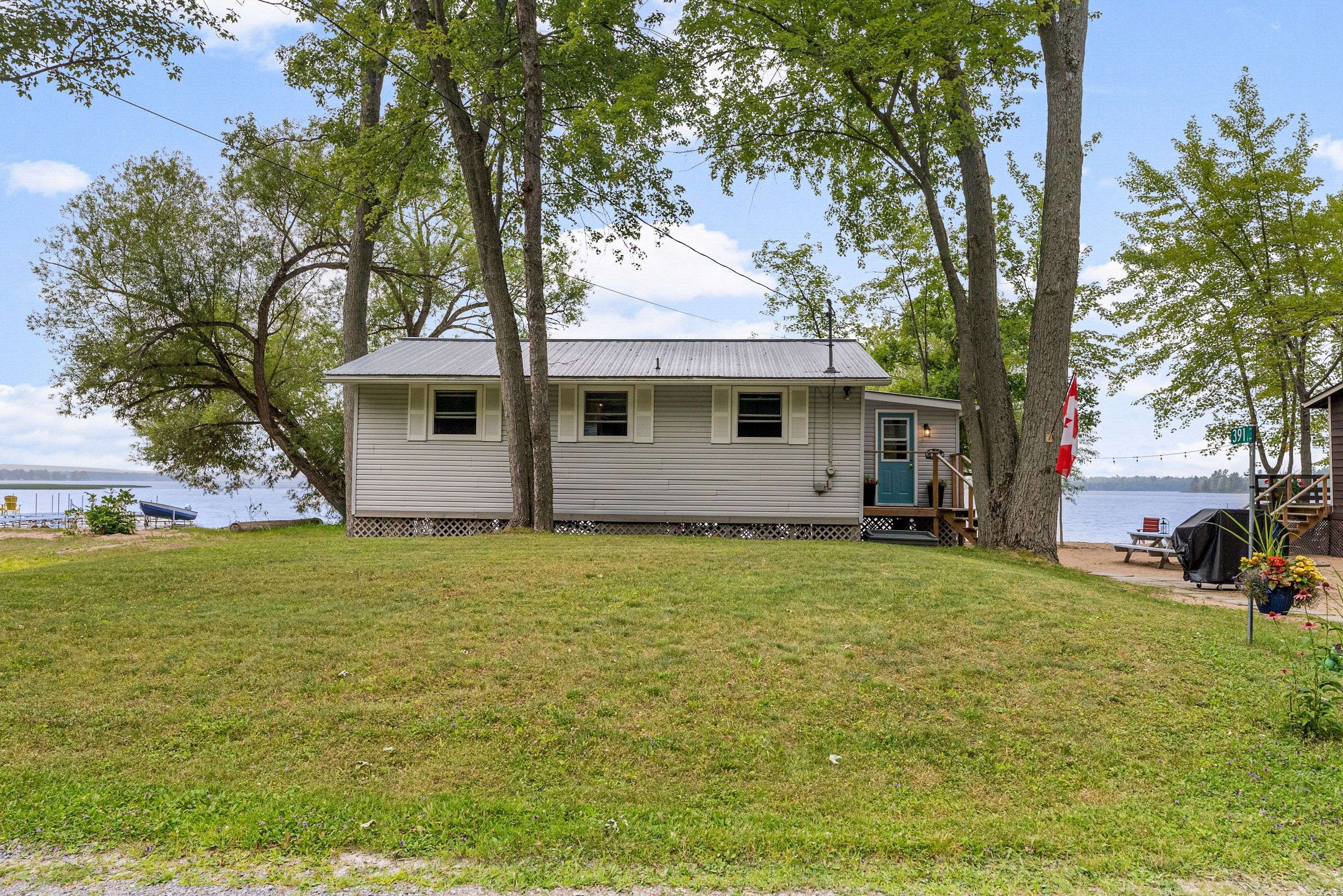 391 Leavoy LN, Horton, ON K7V 3Z8