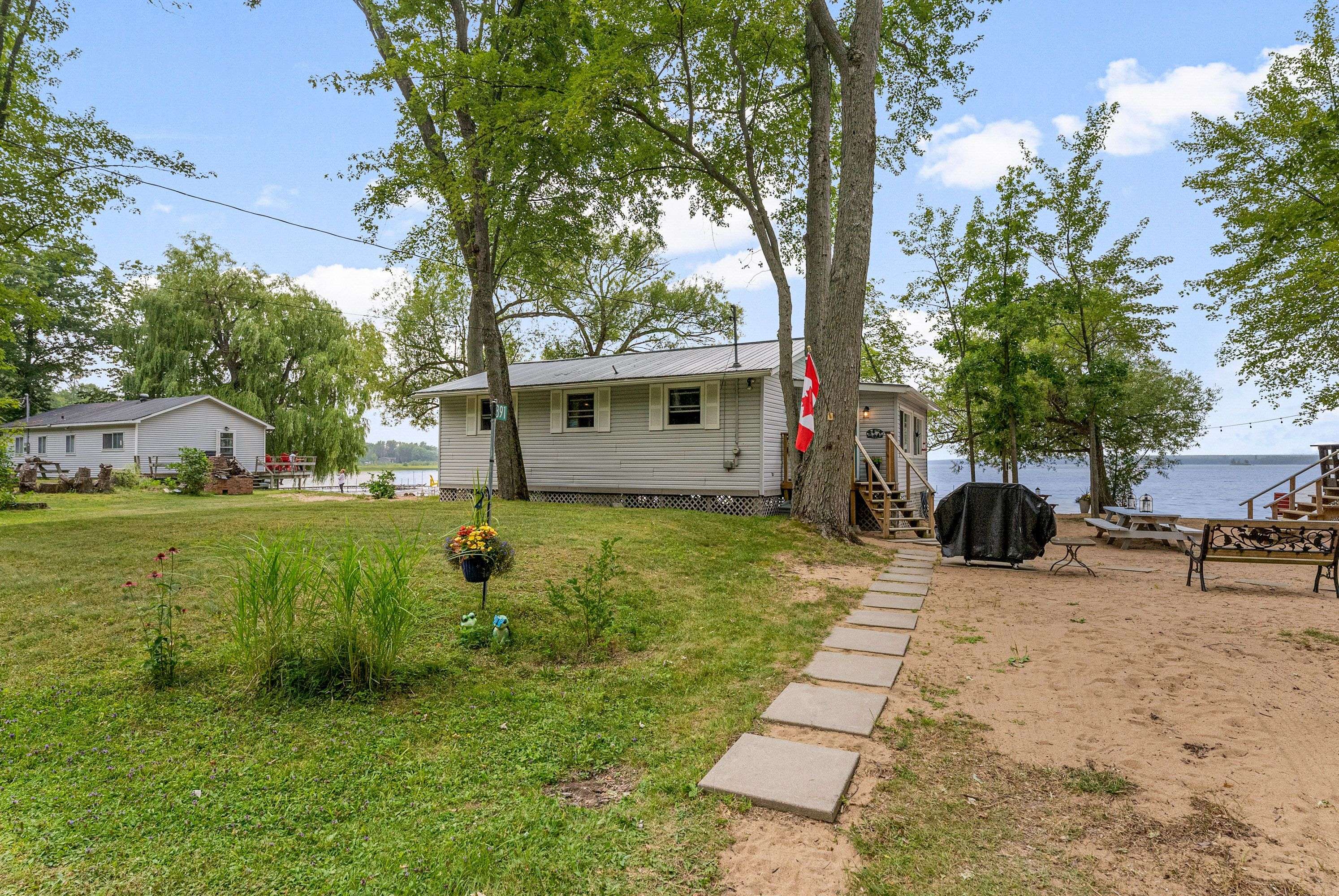 391 Leavoy LN, Horton, ON K7V 3Z8